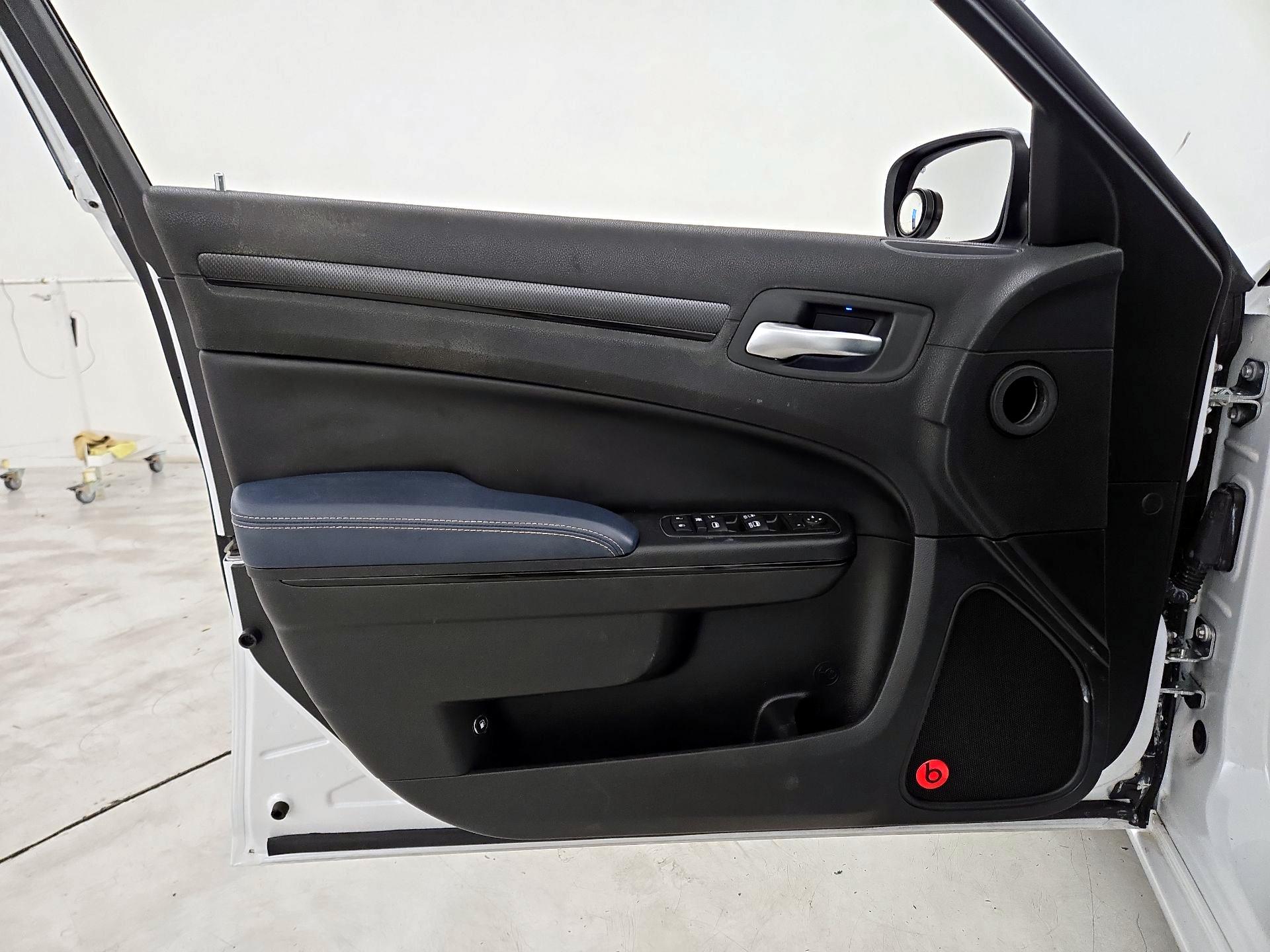 Thumbnail: 2014 Chrysler 300 - 12