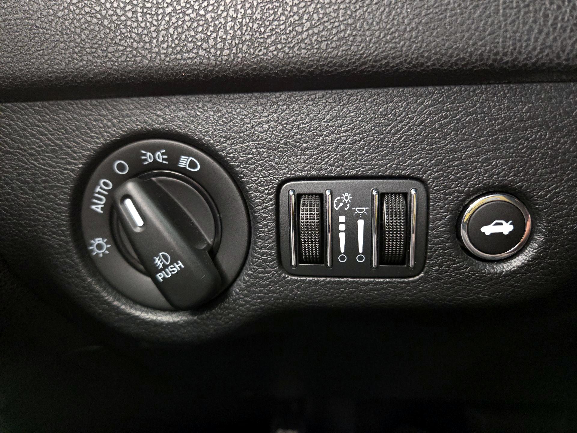 Thumbnail: 2014 Chrysler 300 - 13