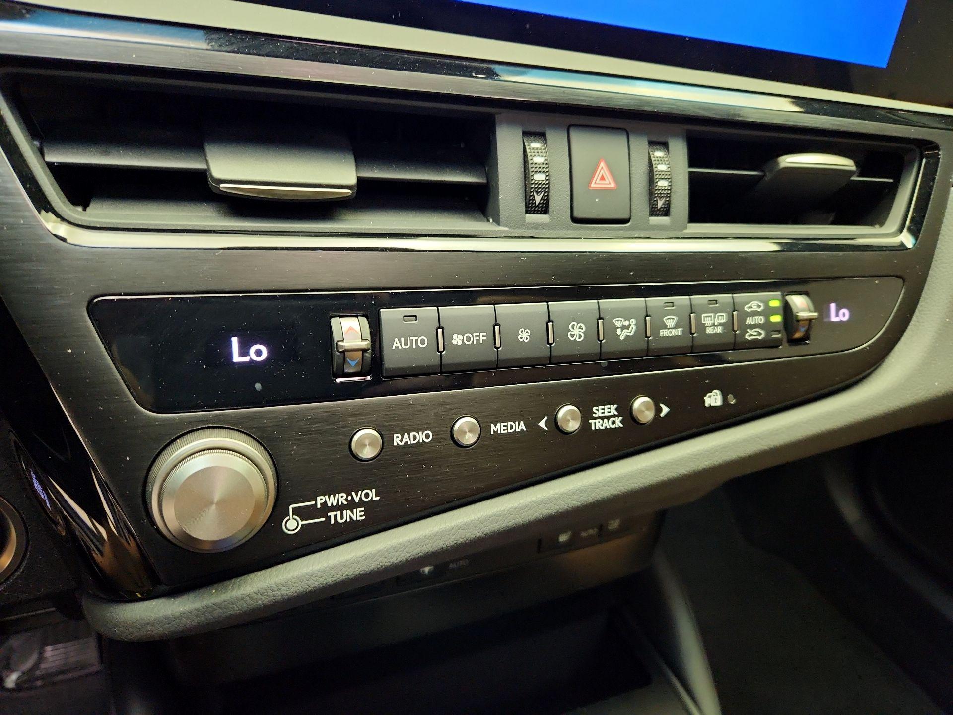 Thumbnail: 2023 Lexus ES - 17