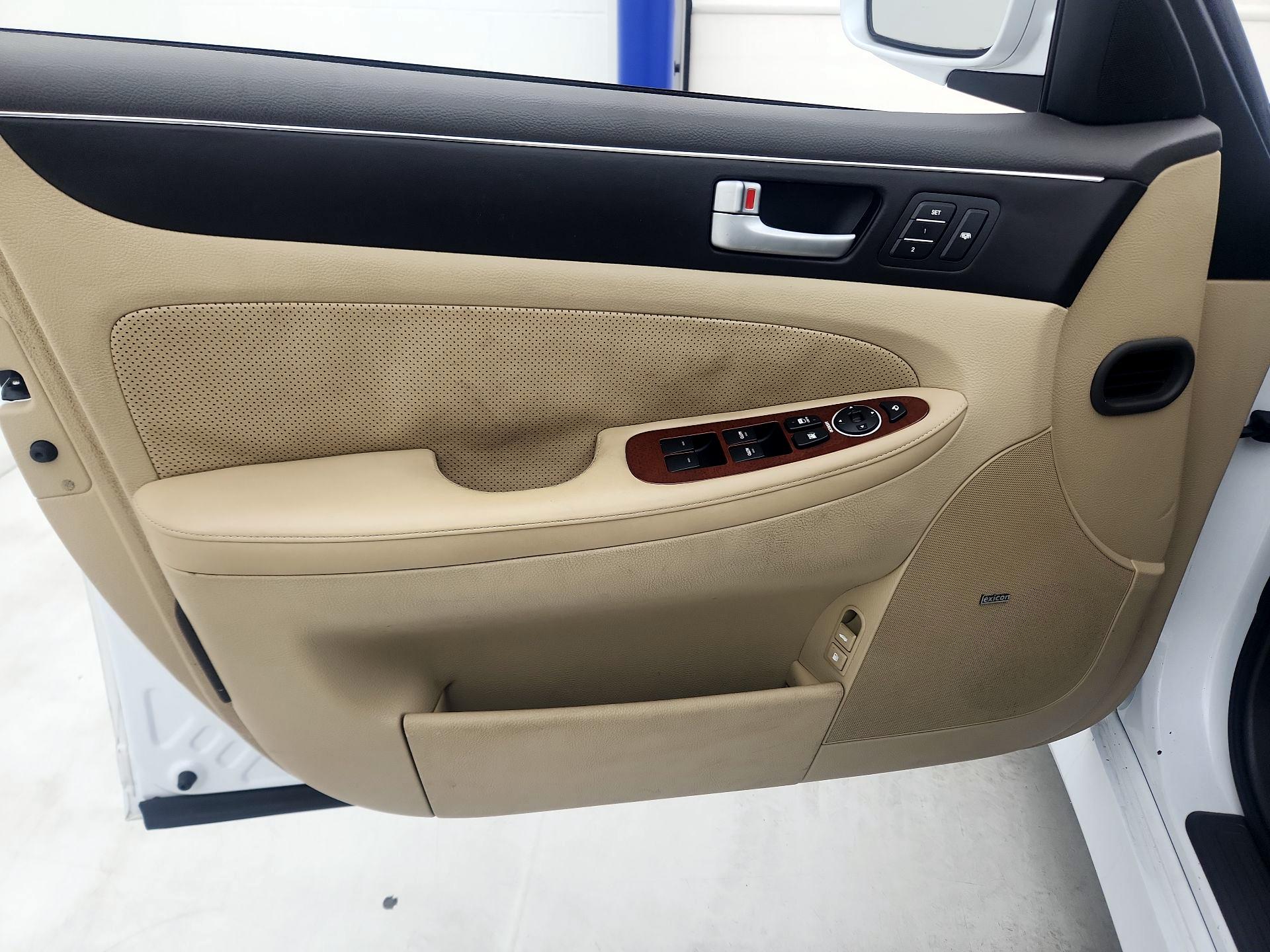 Thumbnail: 2013 Hyundai Genesis - 12