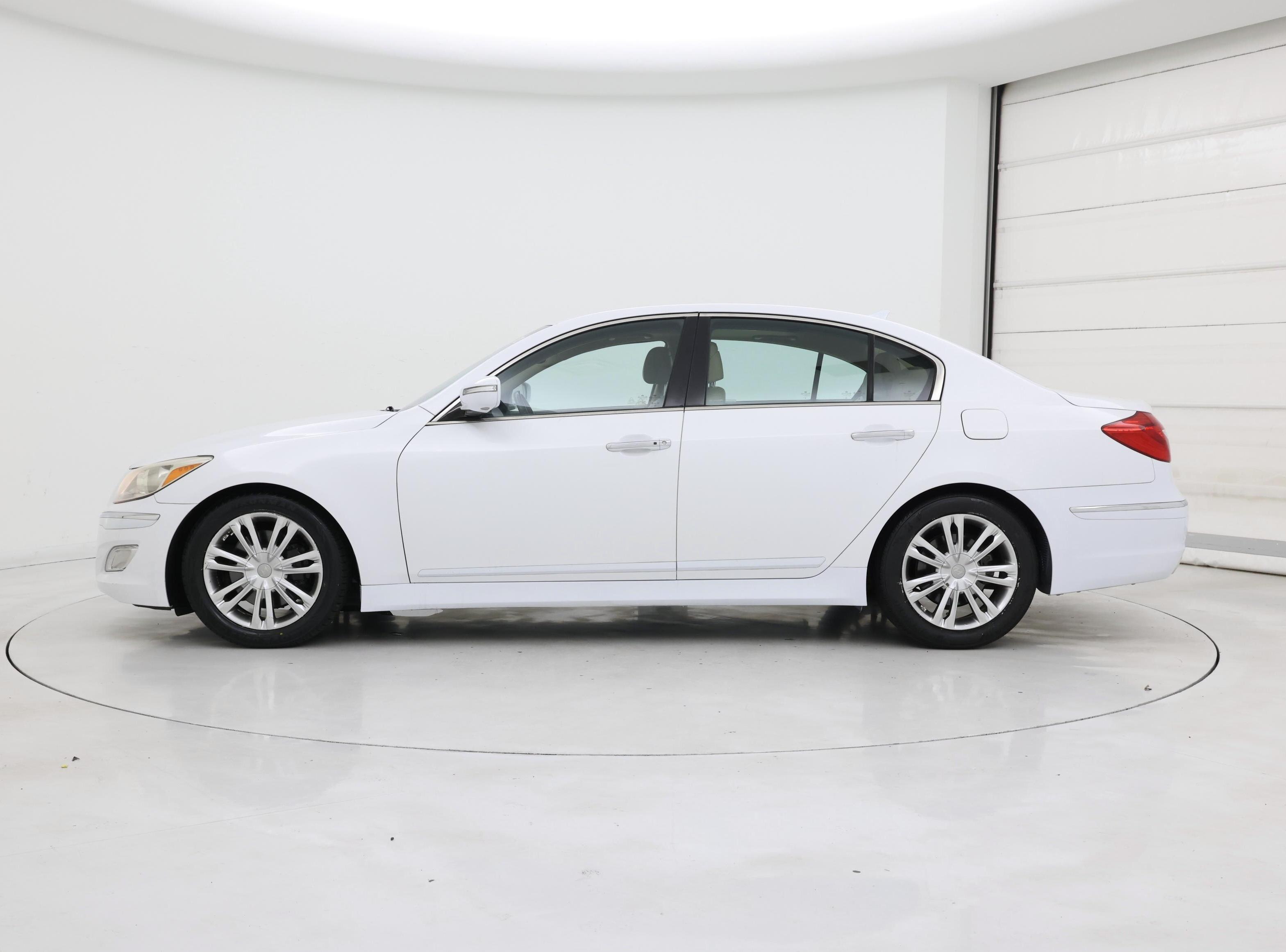 Thumbnail: 2013 Hyundai Genesis - 3