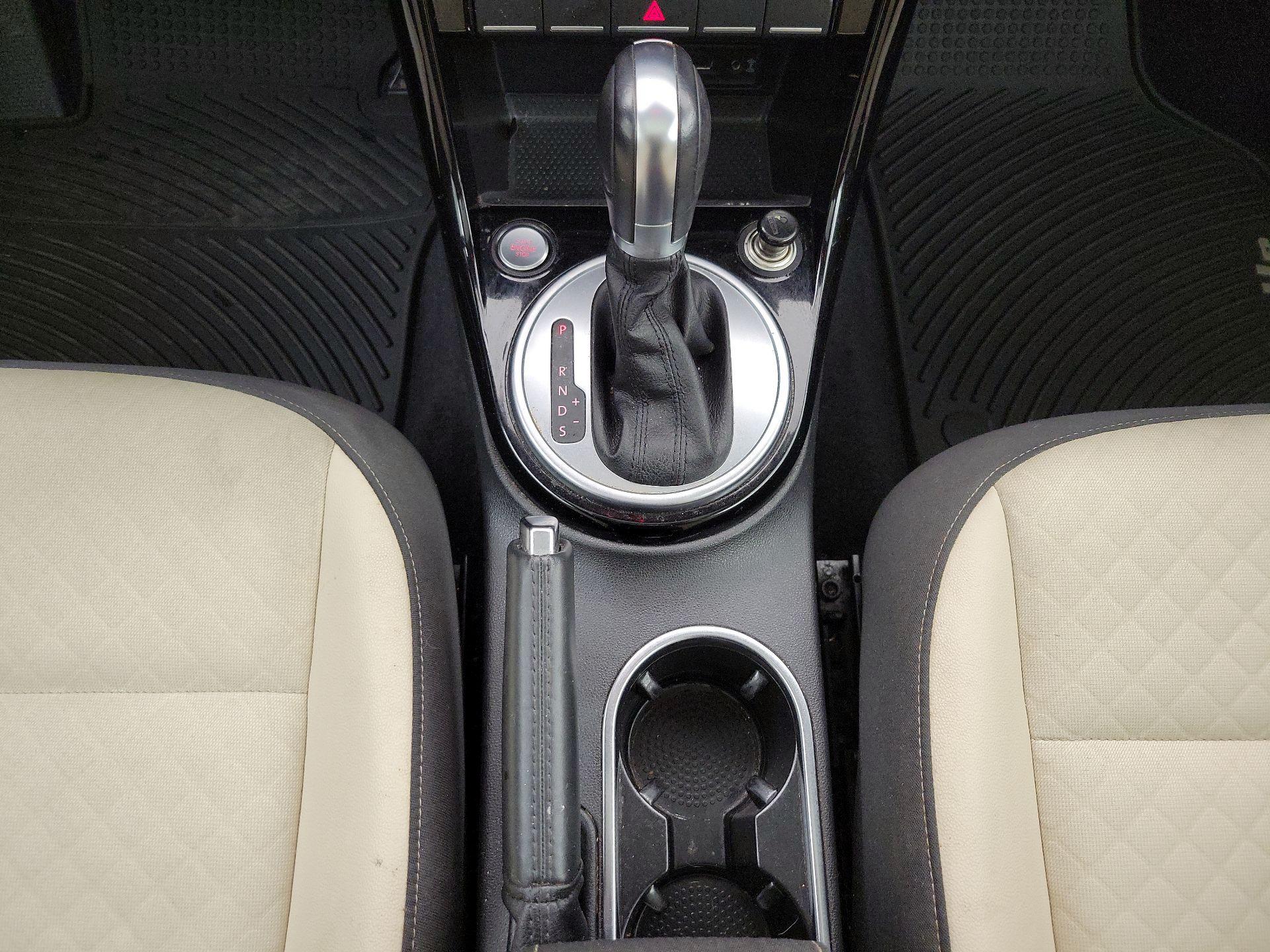 Thumbnail: 2019 Volkswagen Beetle - 17