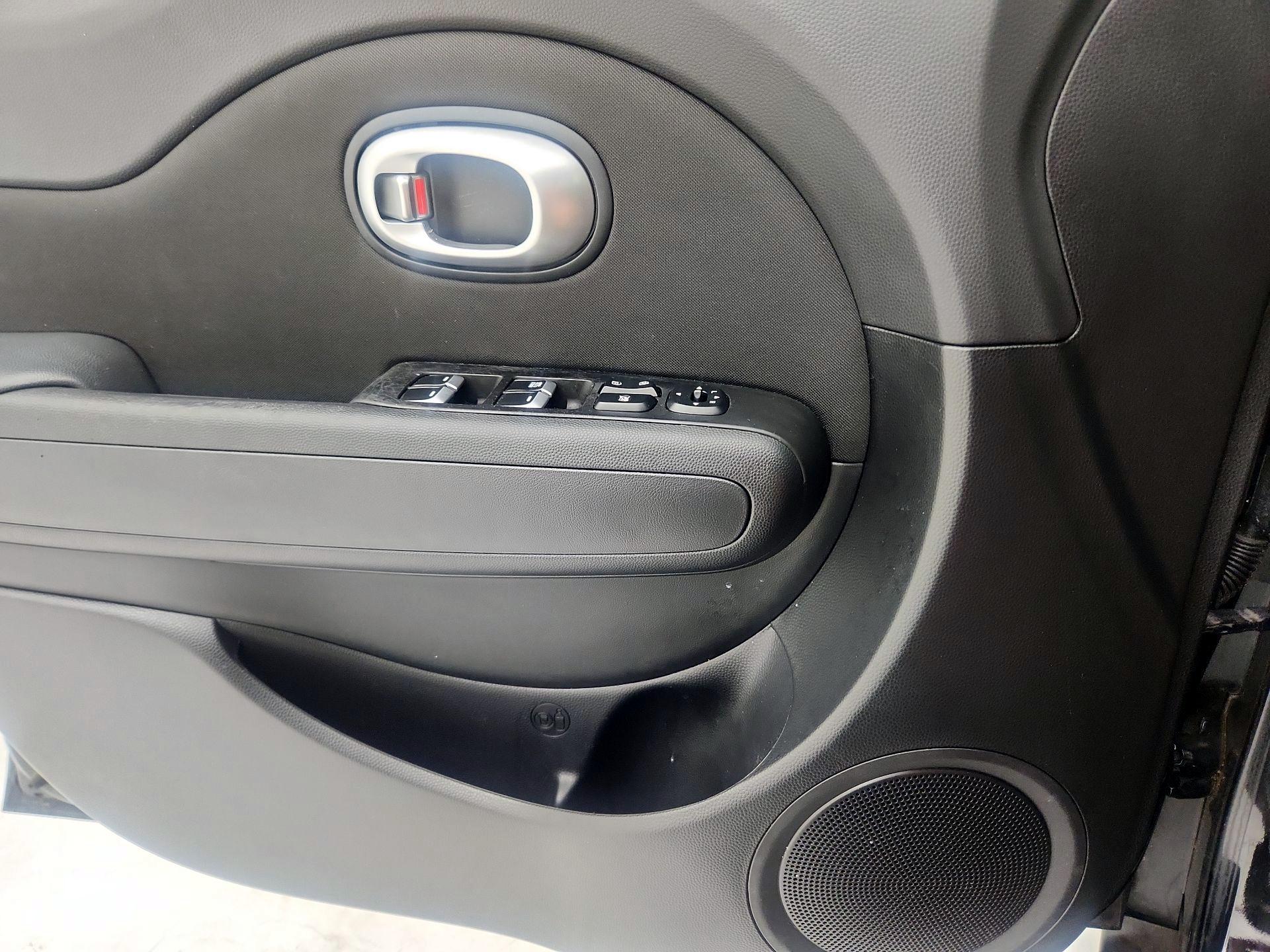 Thumbnail: 2018 Kia Soul - 12