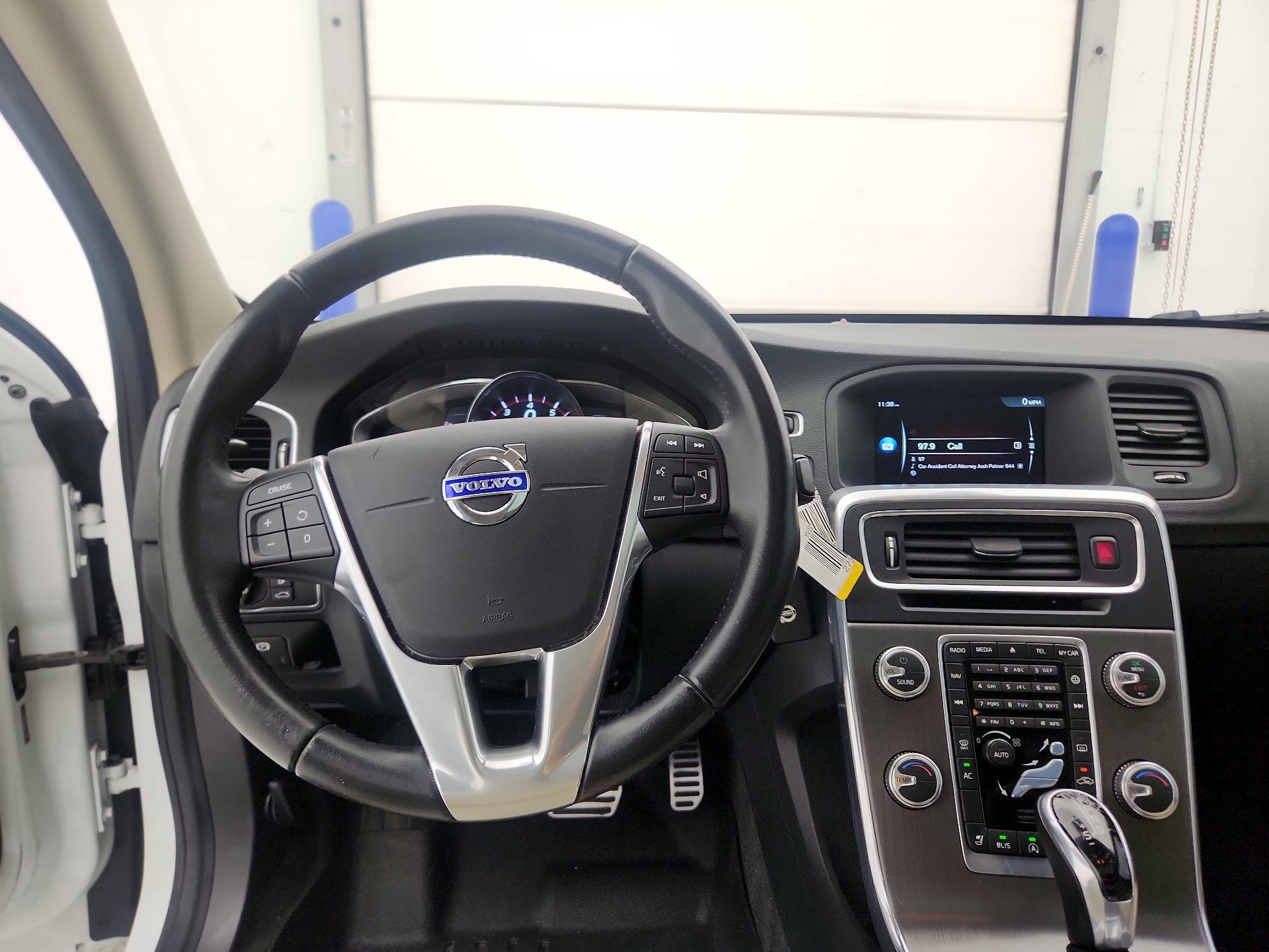 Thumbnail: 2016 Volvo S60 - 10