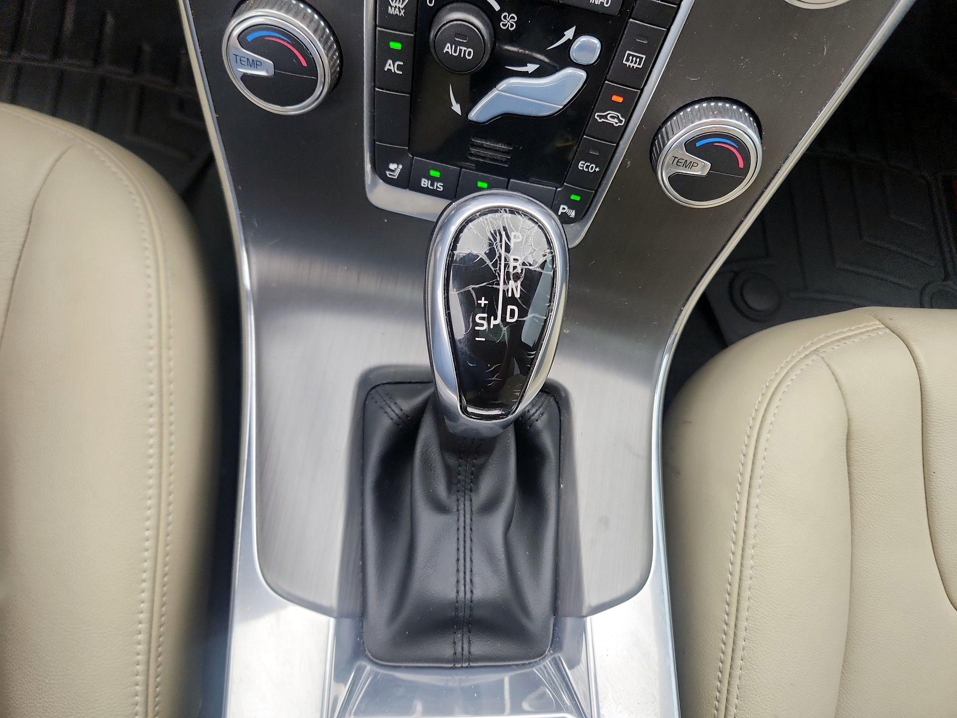Thumbnail: 2016 Volvo S60 - 16