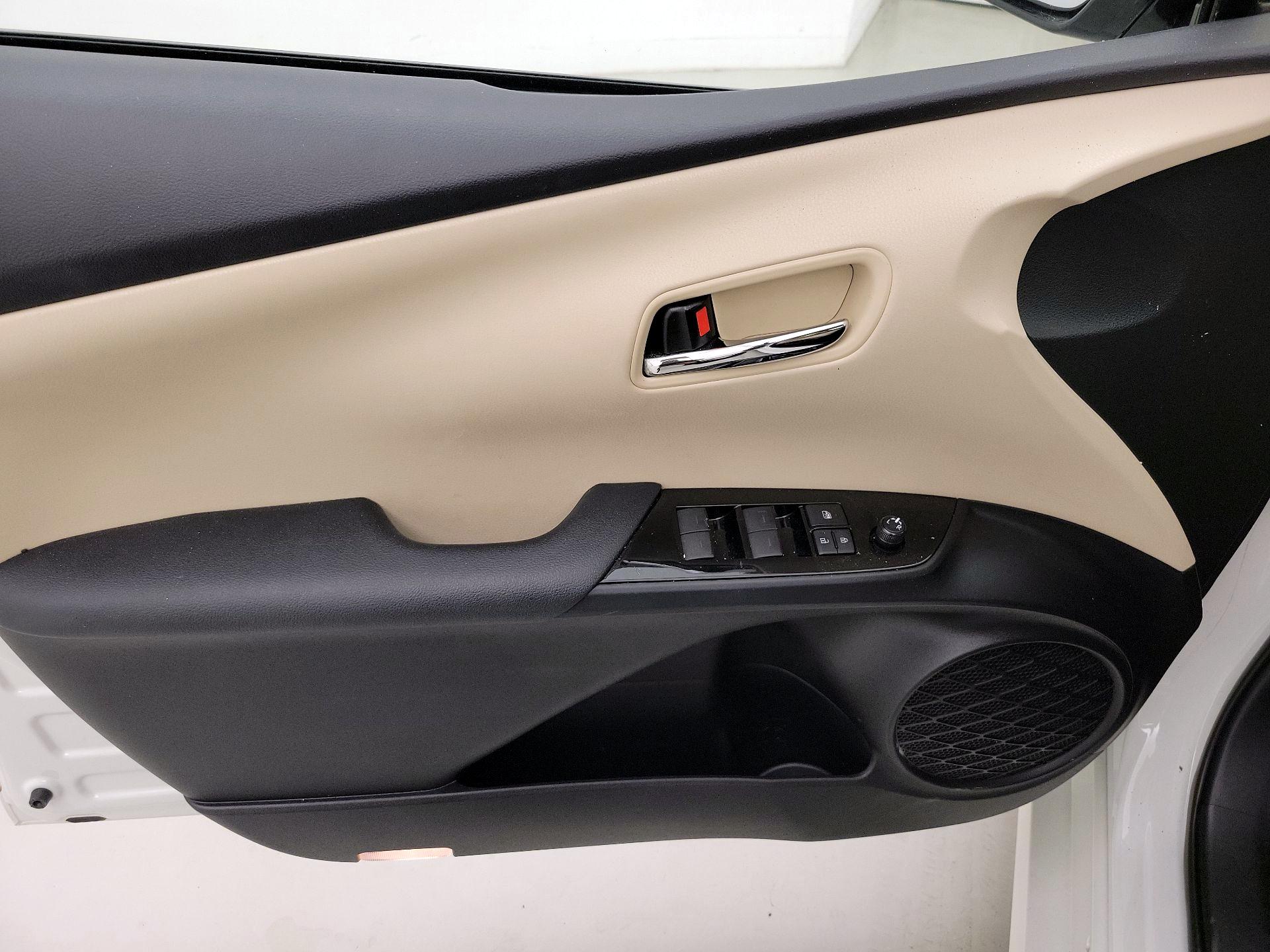 Thumbnail: 2019 Toyota Prius - 12