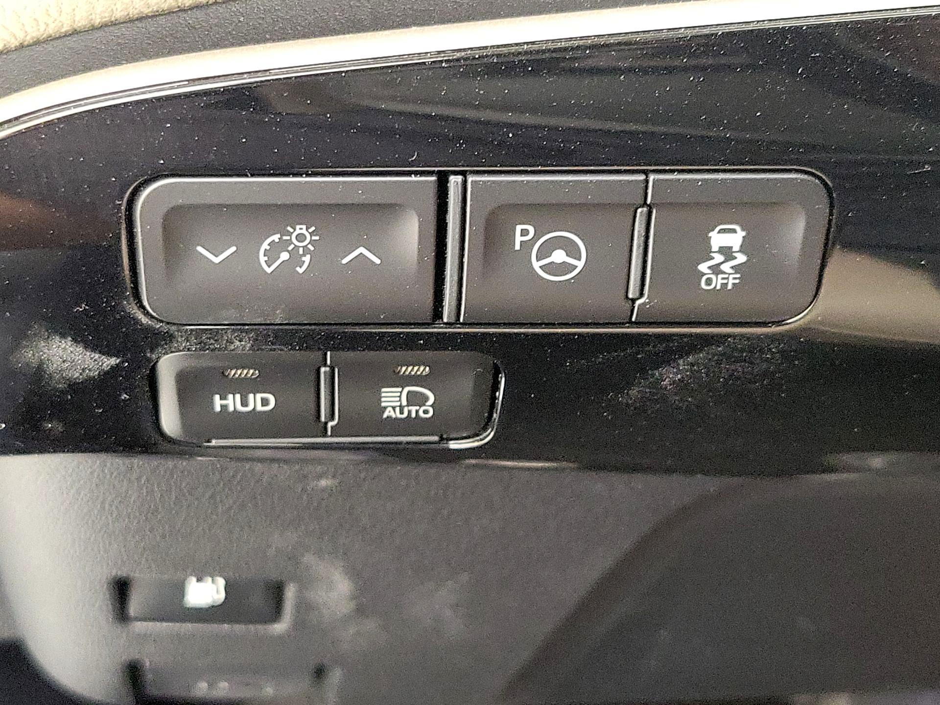 Thumbnail: 2019 Toyota Prius - 13