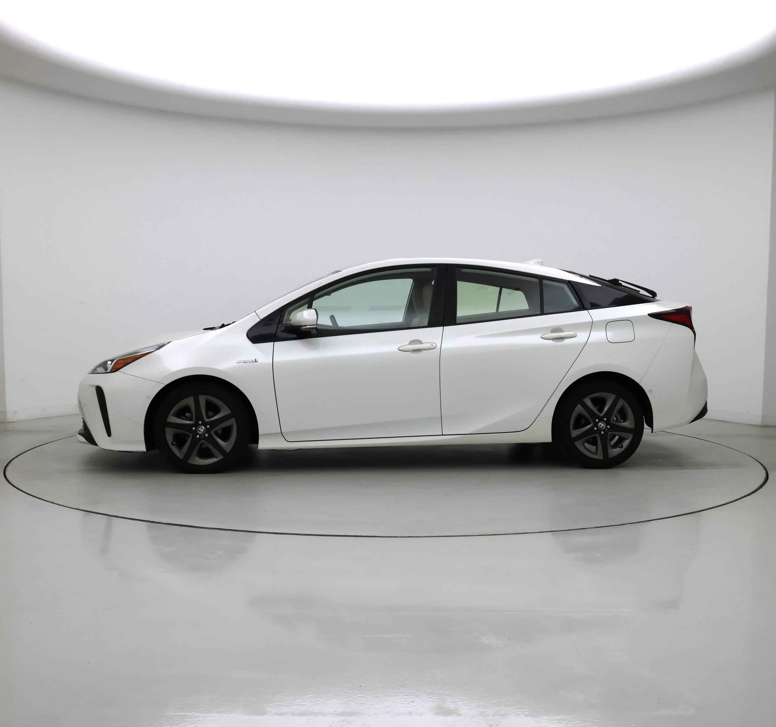 Thumbnail: 2019 Toyota Prius - 3