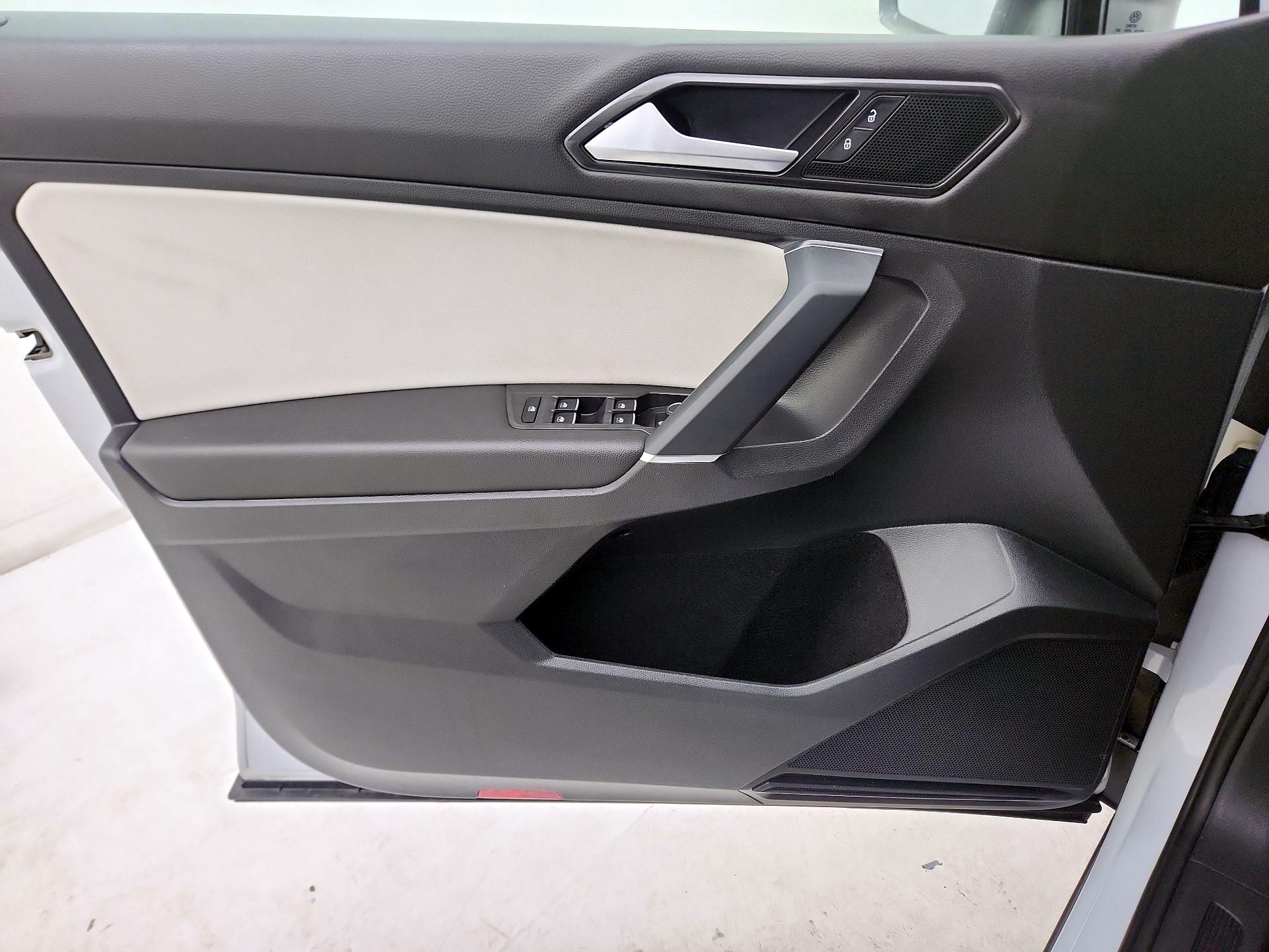 Thumbnail: 2018 Volkswagen Tiguan - 12