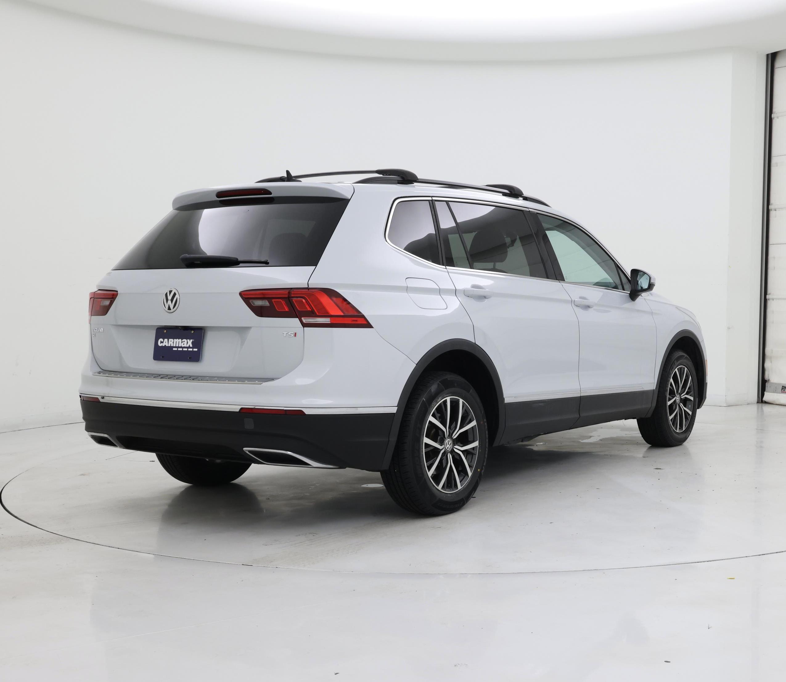 Thumbnail: 2018 Volkswagen Tiguan - 8