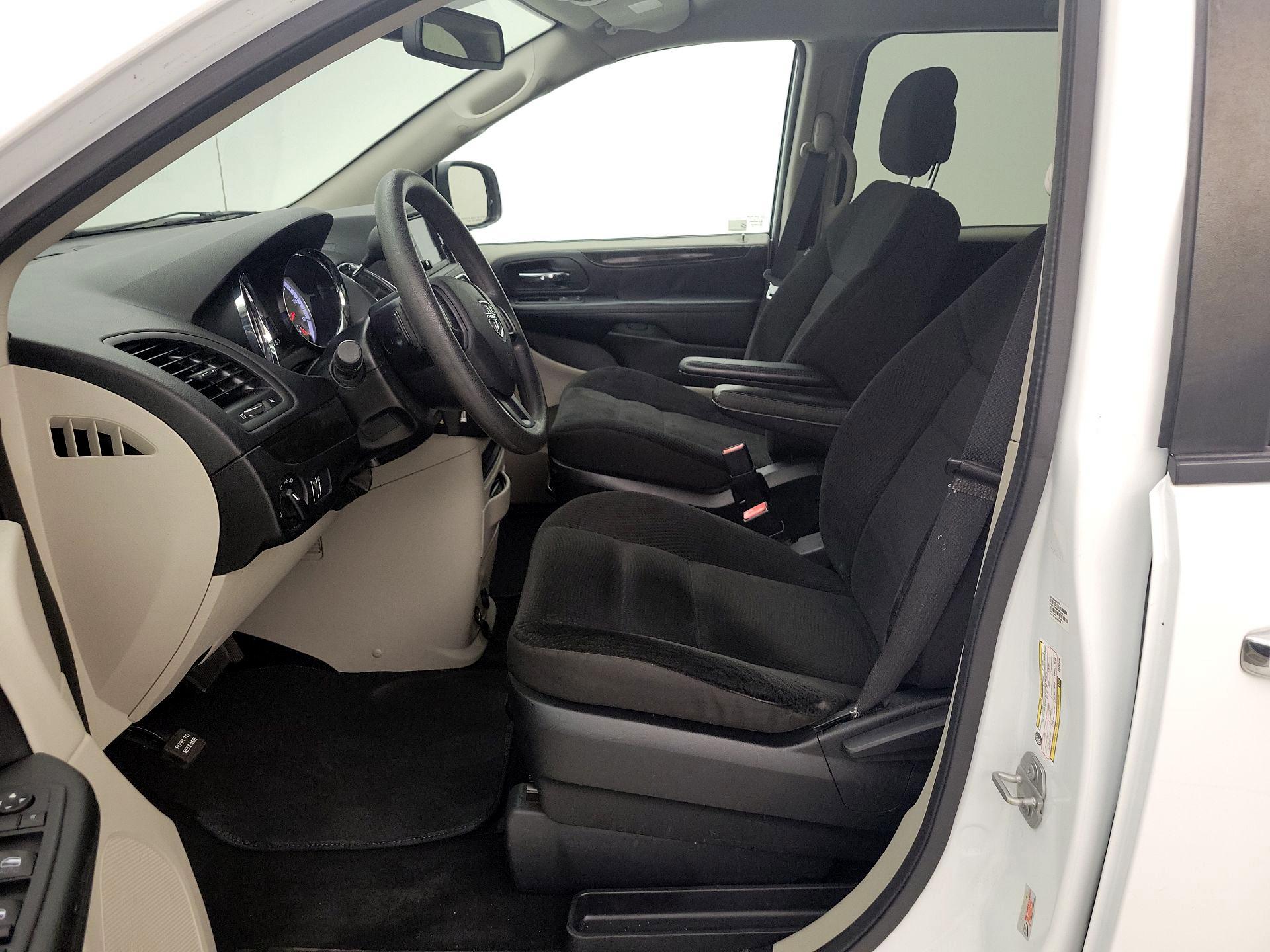 Thumbnail: 2020 Dodge Grand Caravan - 11