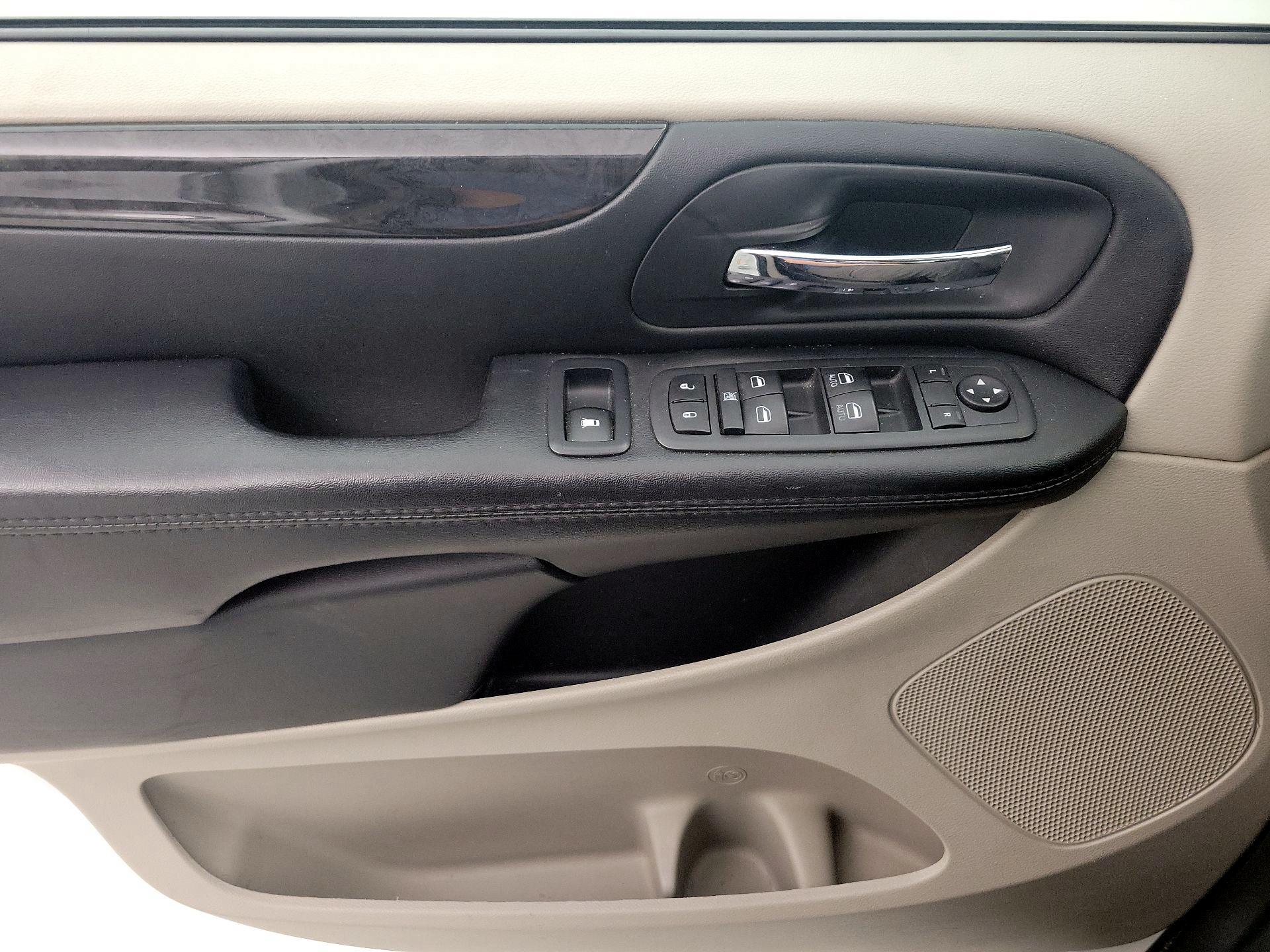 Thumbnail: 2020 Dodge Grand Caravan - 12
