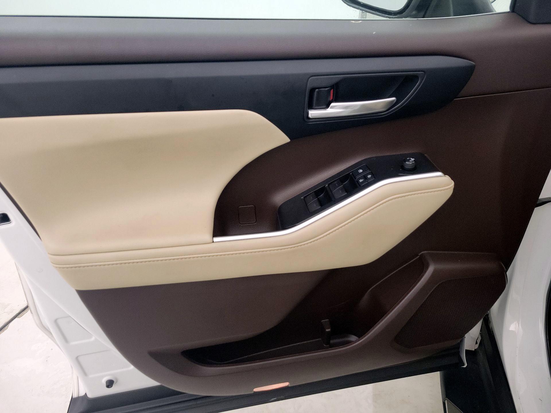 Thumbnail: 2021 Toyota Highlander - 12