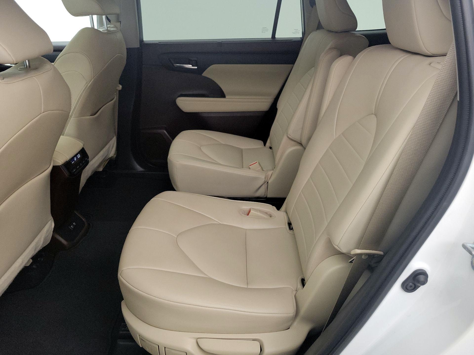 Thumbnail: 2021 Toyota Highlander - 20