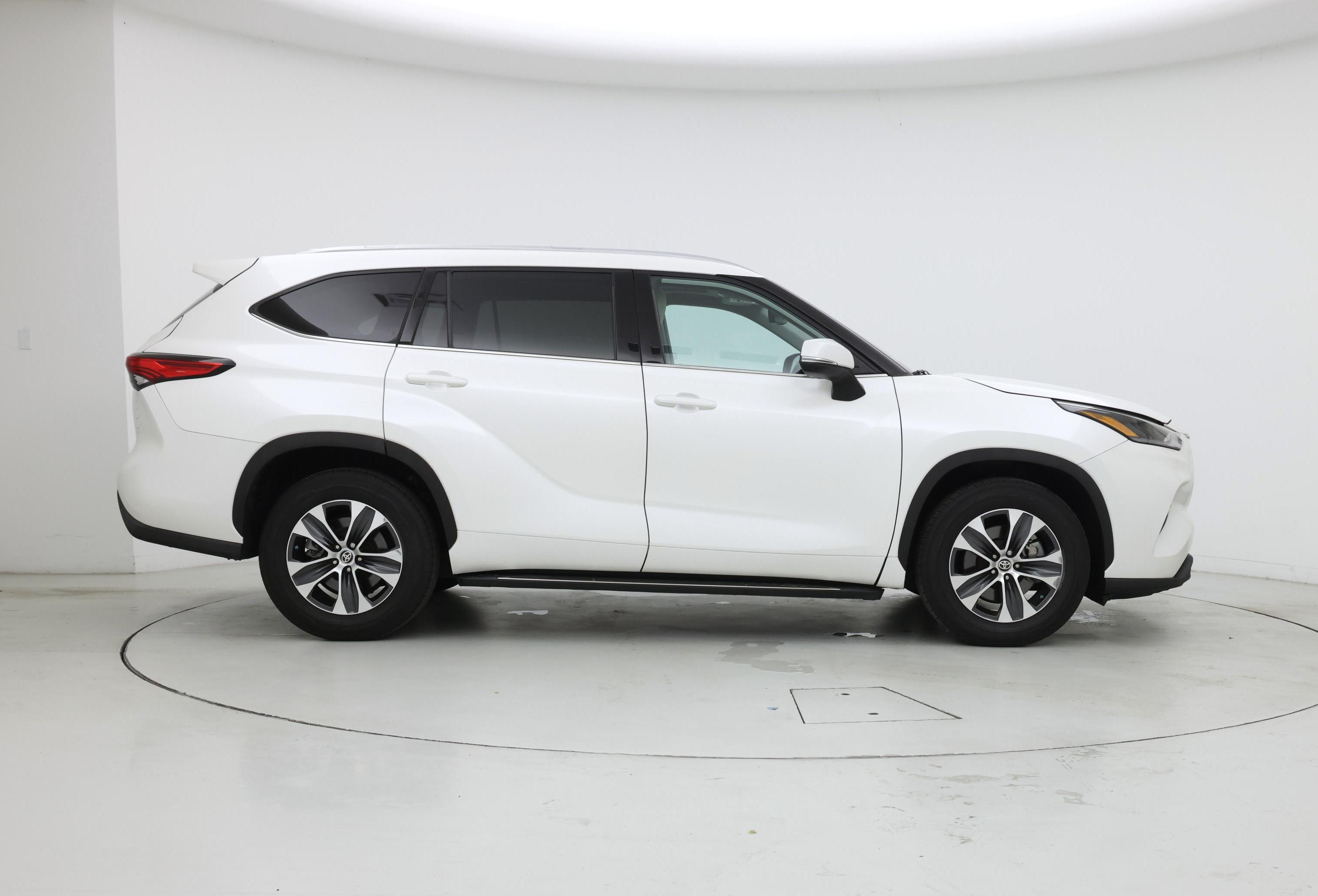 Thumbnail: 2021 Toyota Highlander - 7