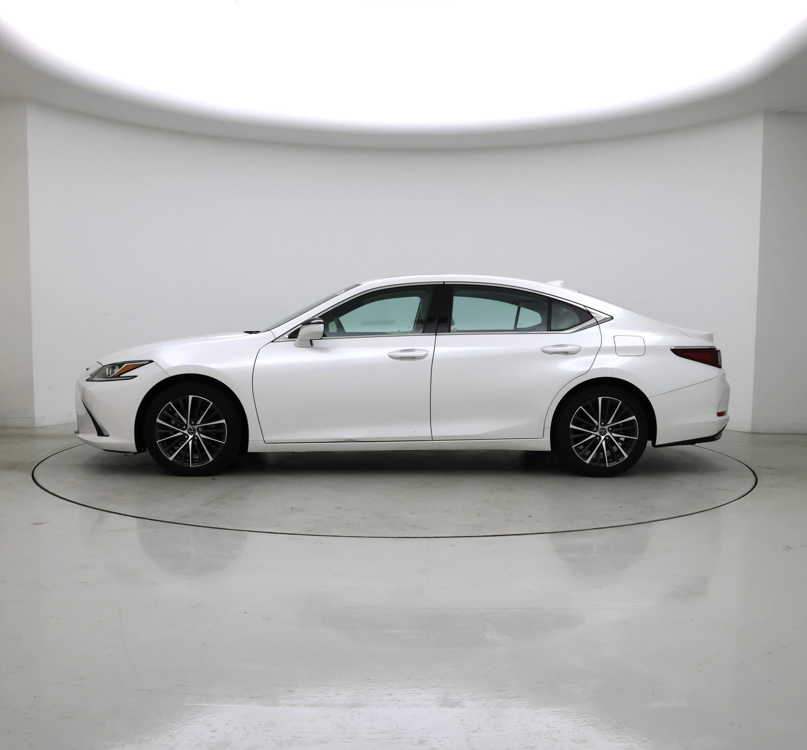 Thumbnail: 2022 Lexus ES - 3