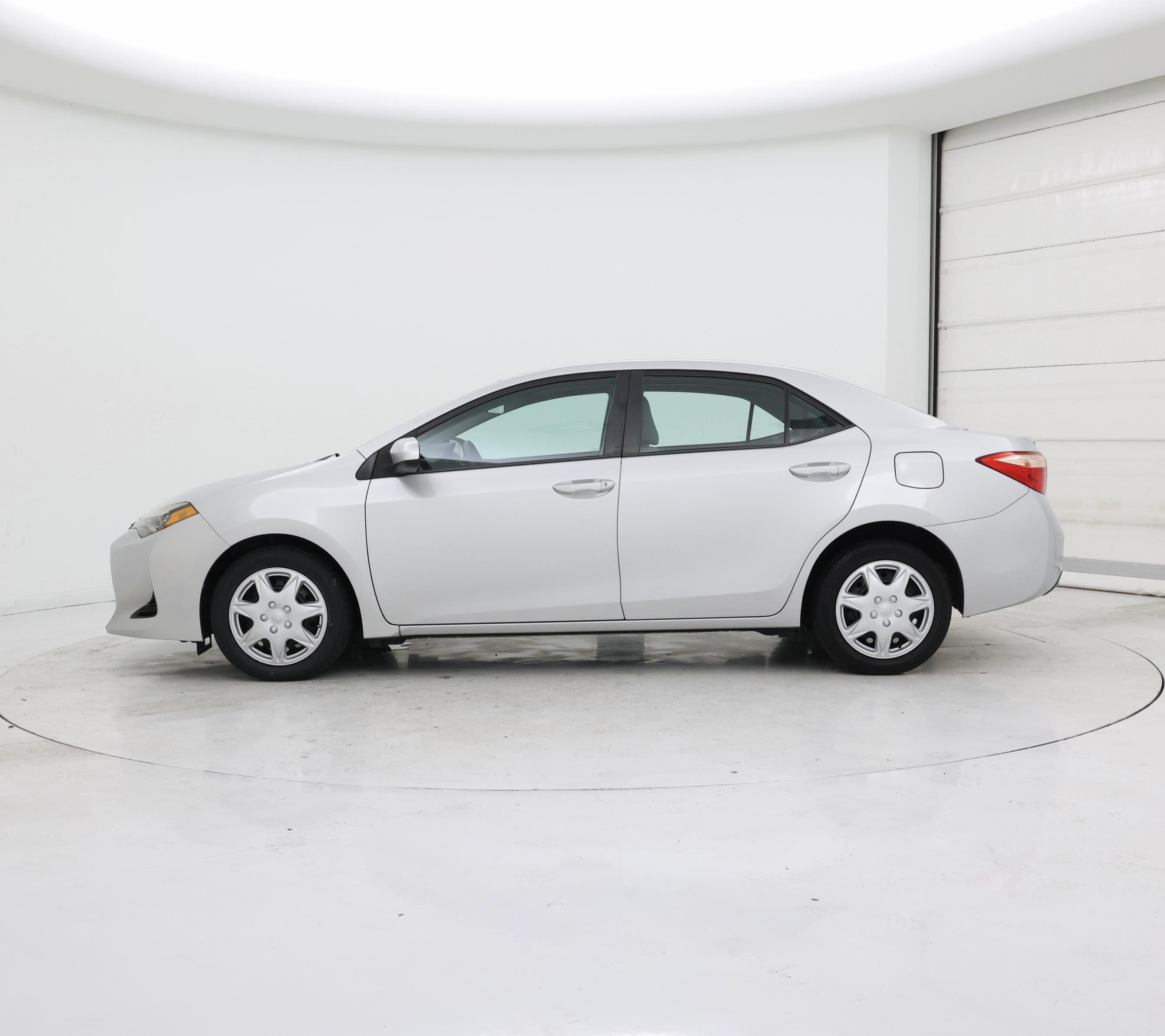 Thumbnail: 2018 Toyota Corolla - 3