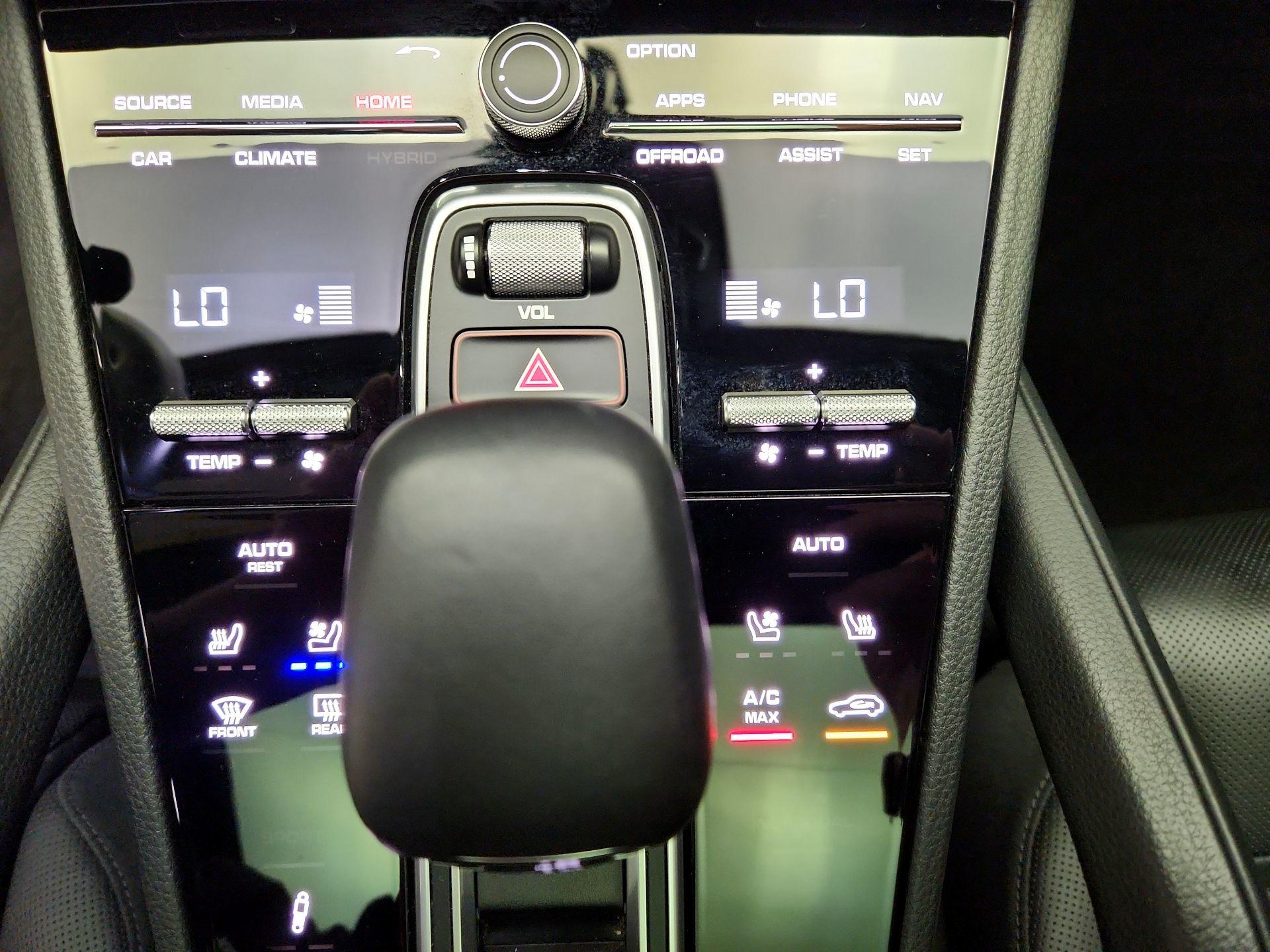 Thumbnail: 2021 Porsche Cayenne - 17