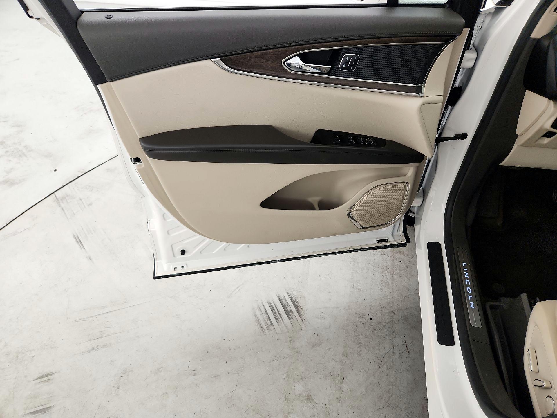 Thumbnail: 2016 Lincoln MKX - 12