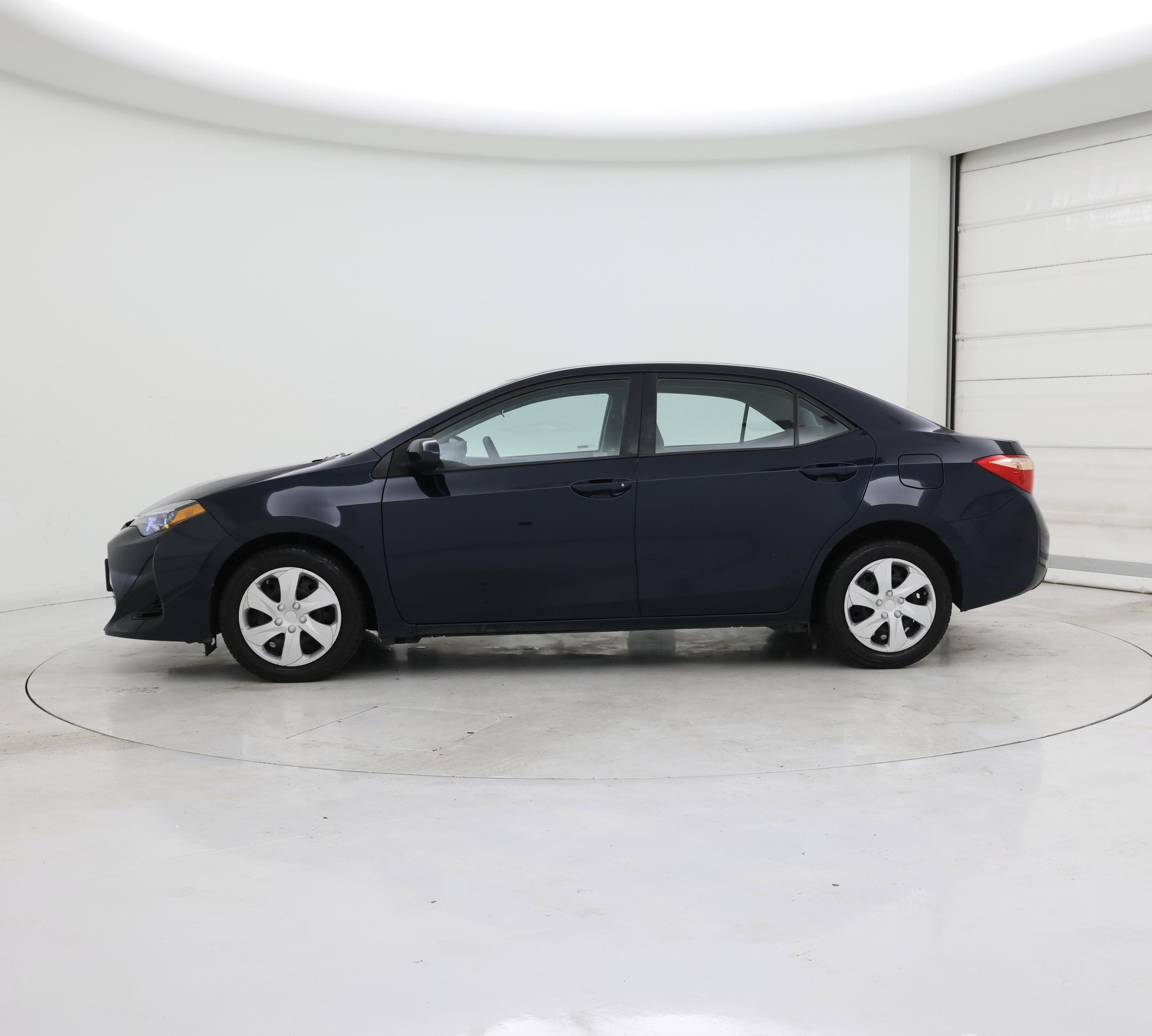 Thumbnail: 2018 Toyota Corolla - 3