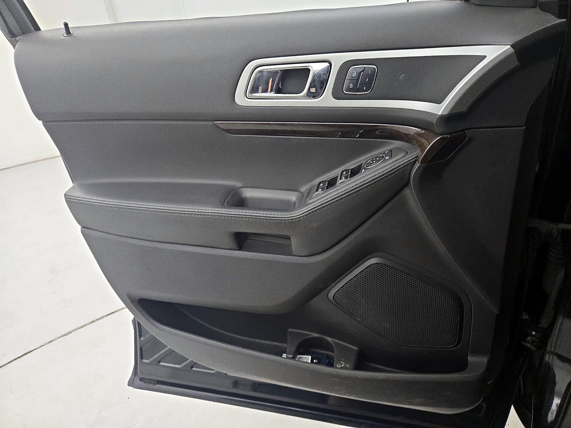 Thumbnail: 2015 Ford Explorer - 12