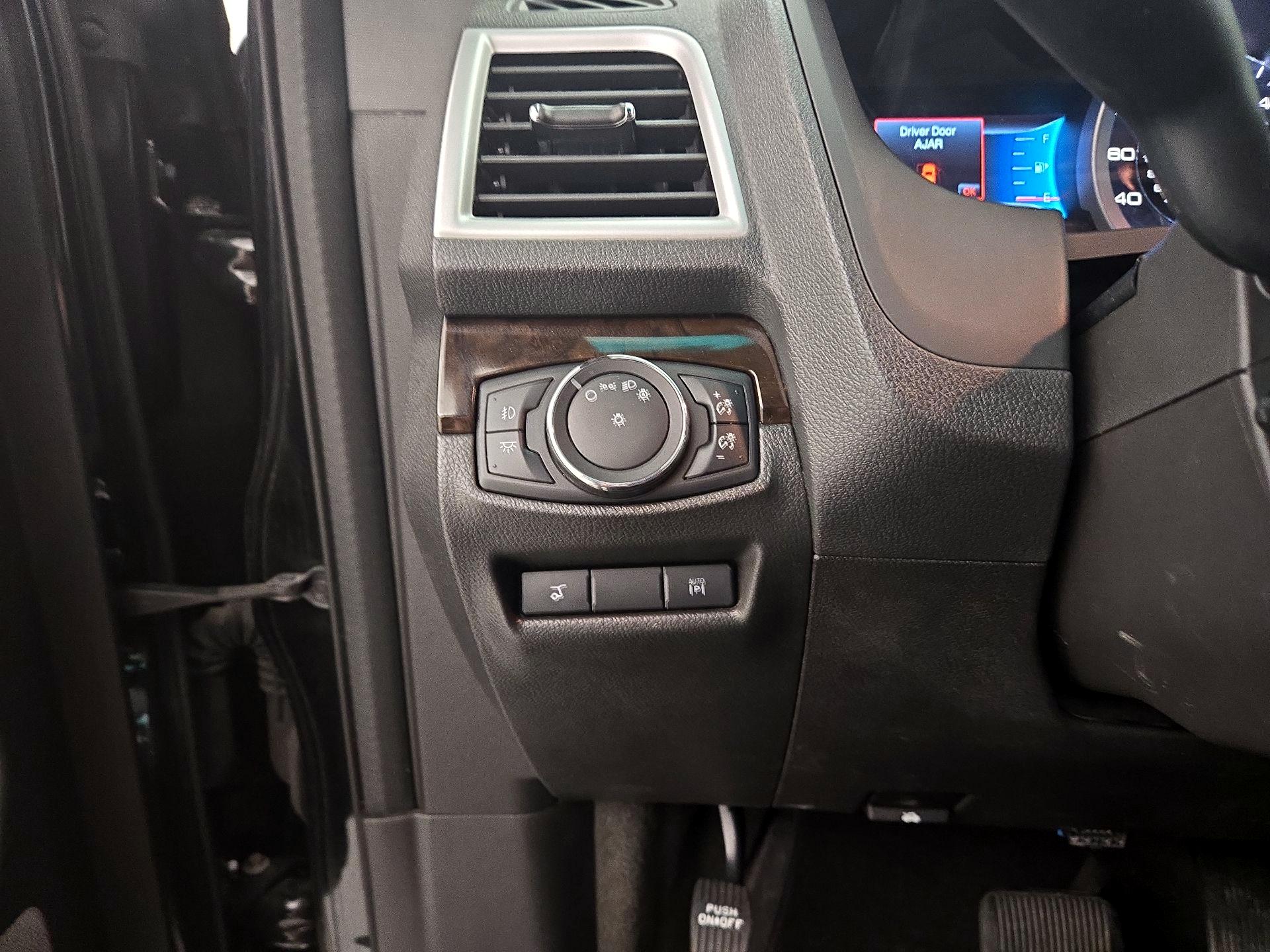 Thumbnail: 2015 Ford Explorer - 13