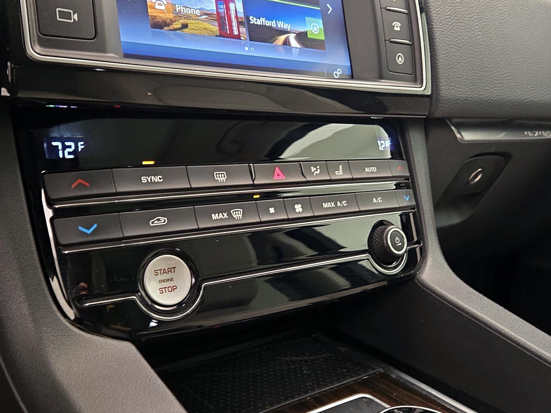 Thumbnail: 2018 Jaguar F-Pace - 13