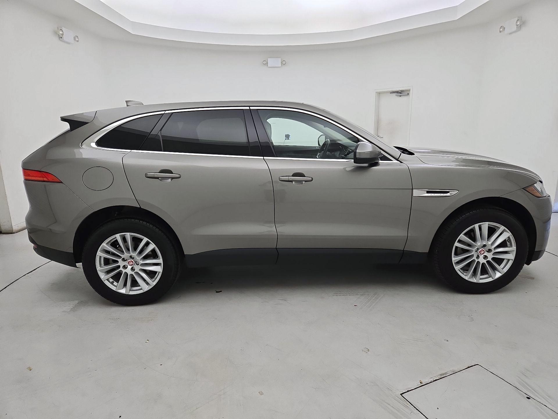 Thumbnail: 2018 Jaguar F-Pace - 4