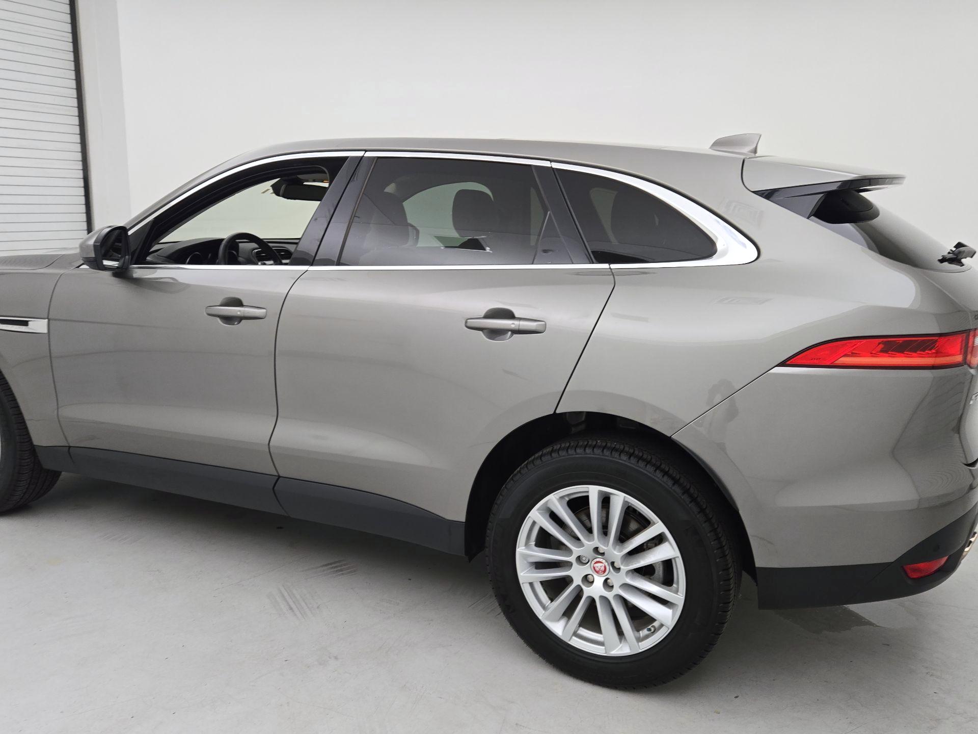 Thumbnail: 2018 Jaguar F-Pace - 7