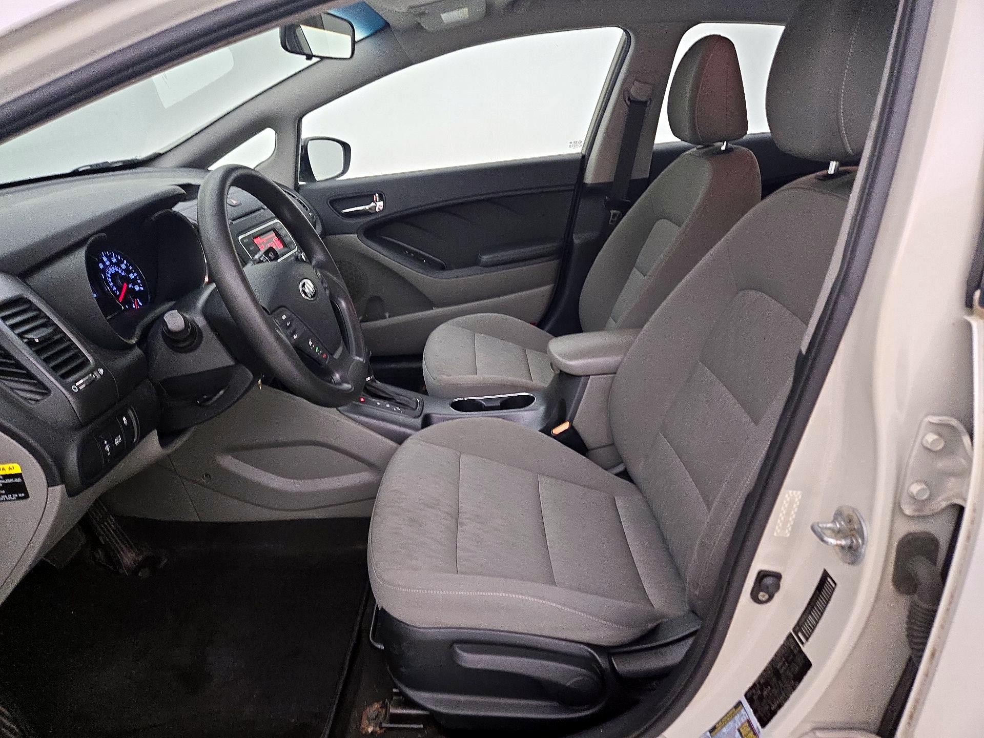 Thumbnail: 2015 Kia Forte - 9