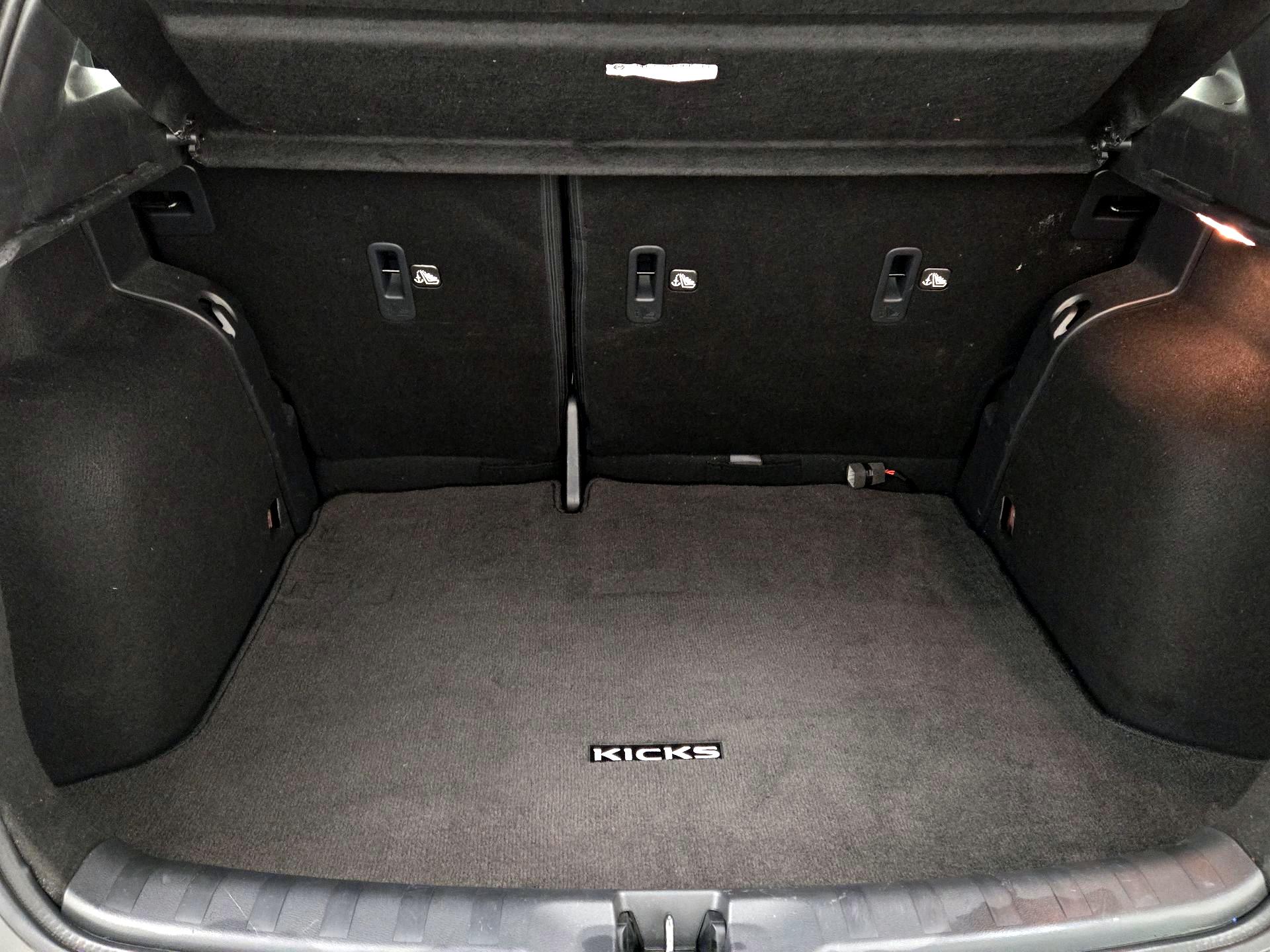 Thumbnail: 2019 Nissan Kicks - 17