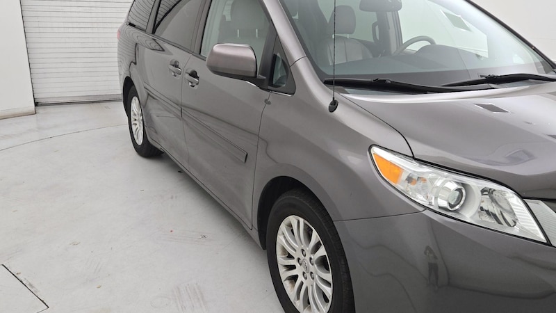 2013 Toyota Sienna XLE Hero Image