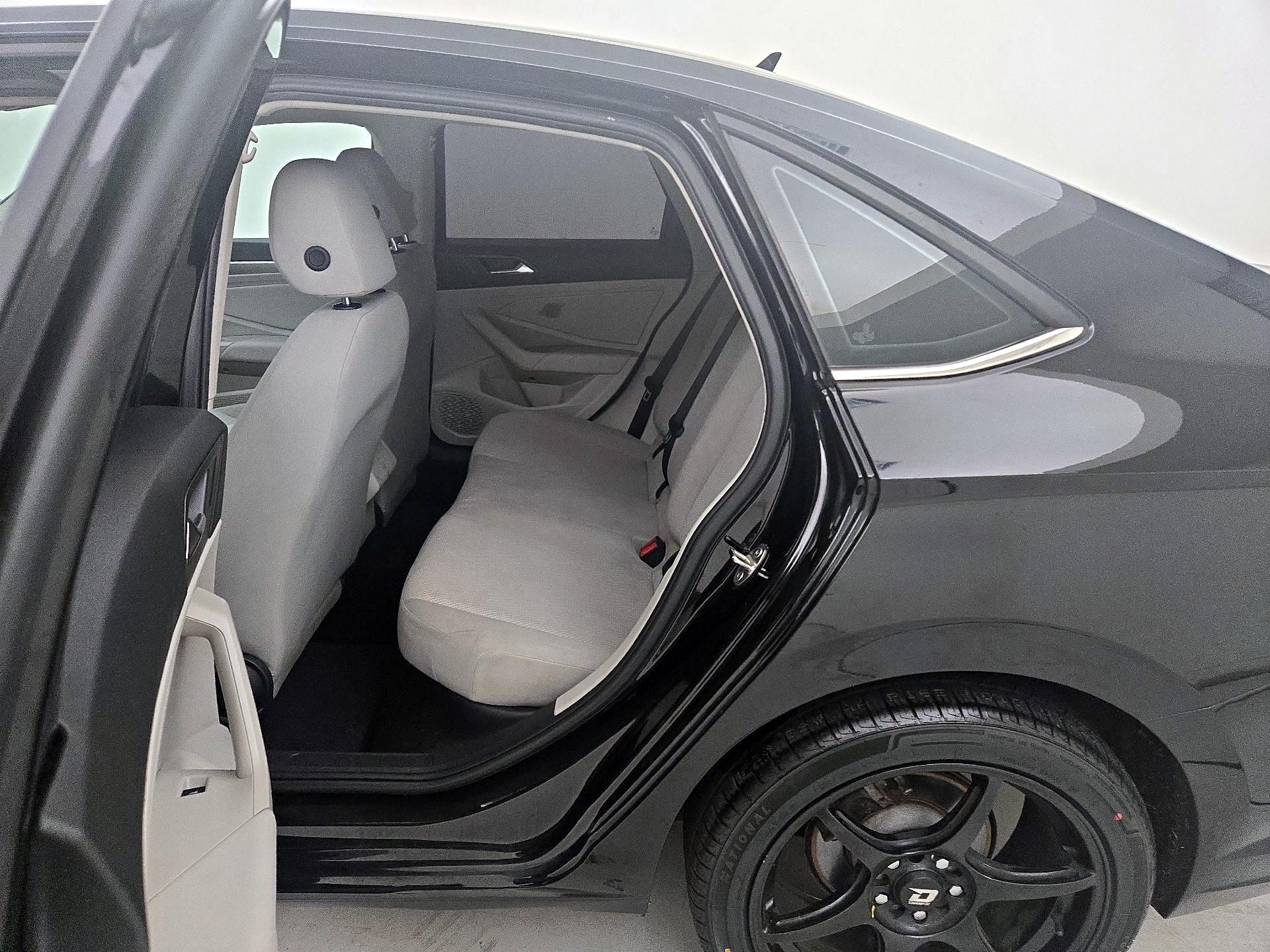 Thumbnail: 2019 Volkswagen Jetta - 14