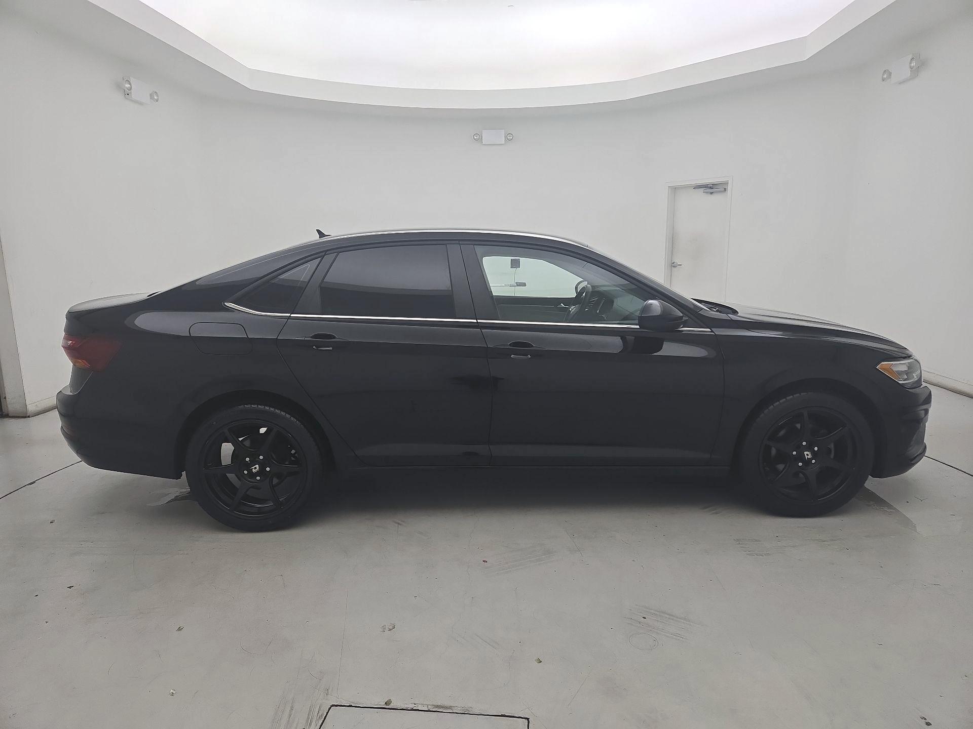 Thumbnail: 2019 Volkswagen Jetta - 4