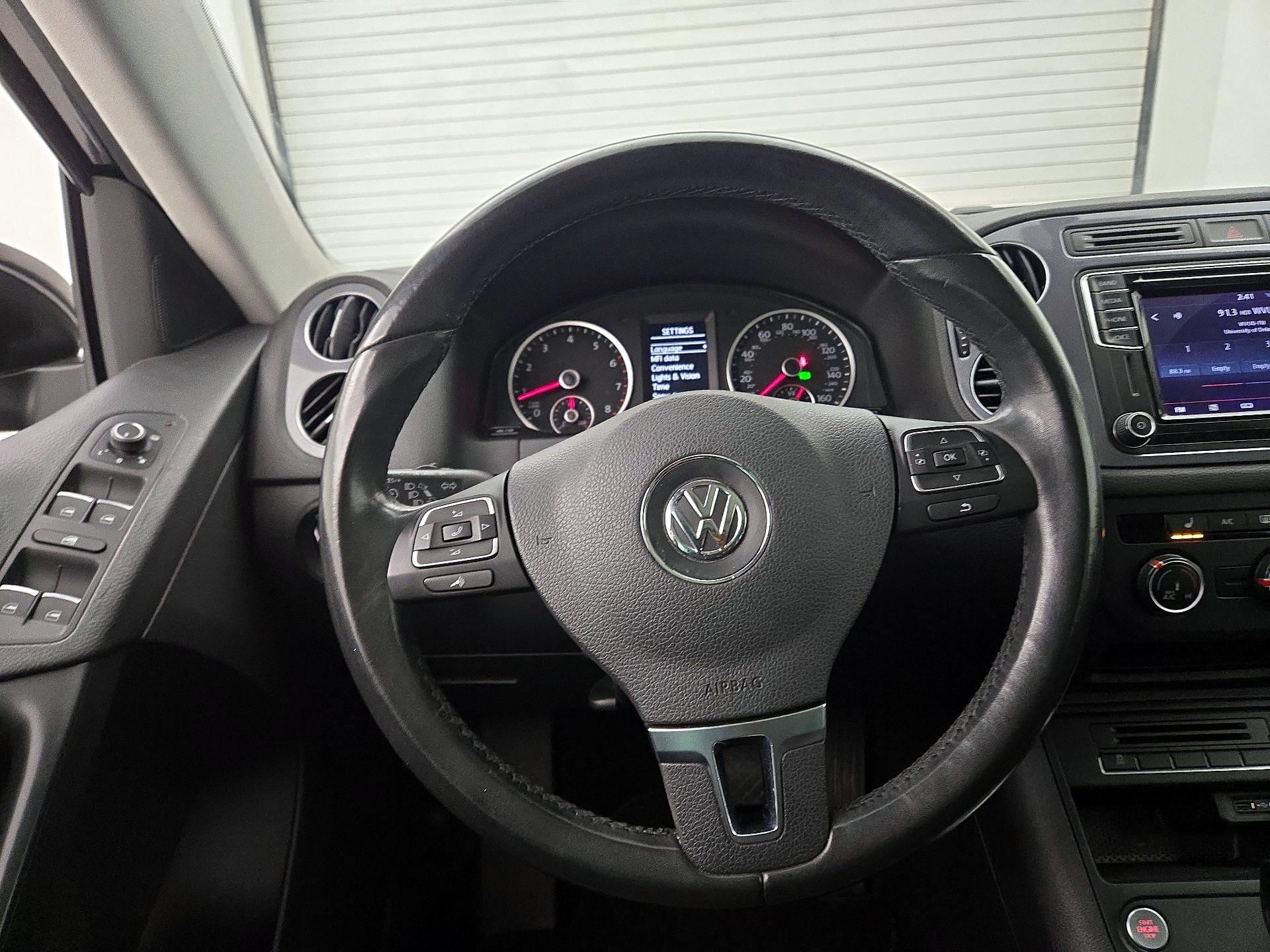 Thumbnail: 2017 Volkswagen Tiguan - 10