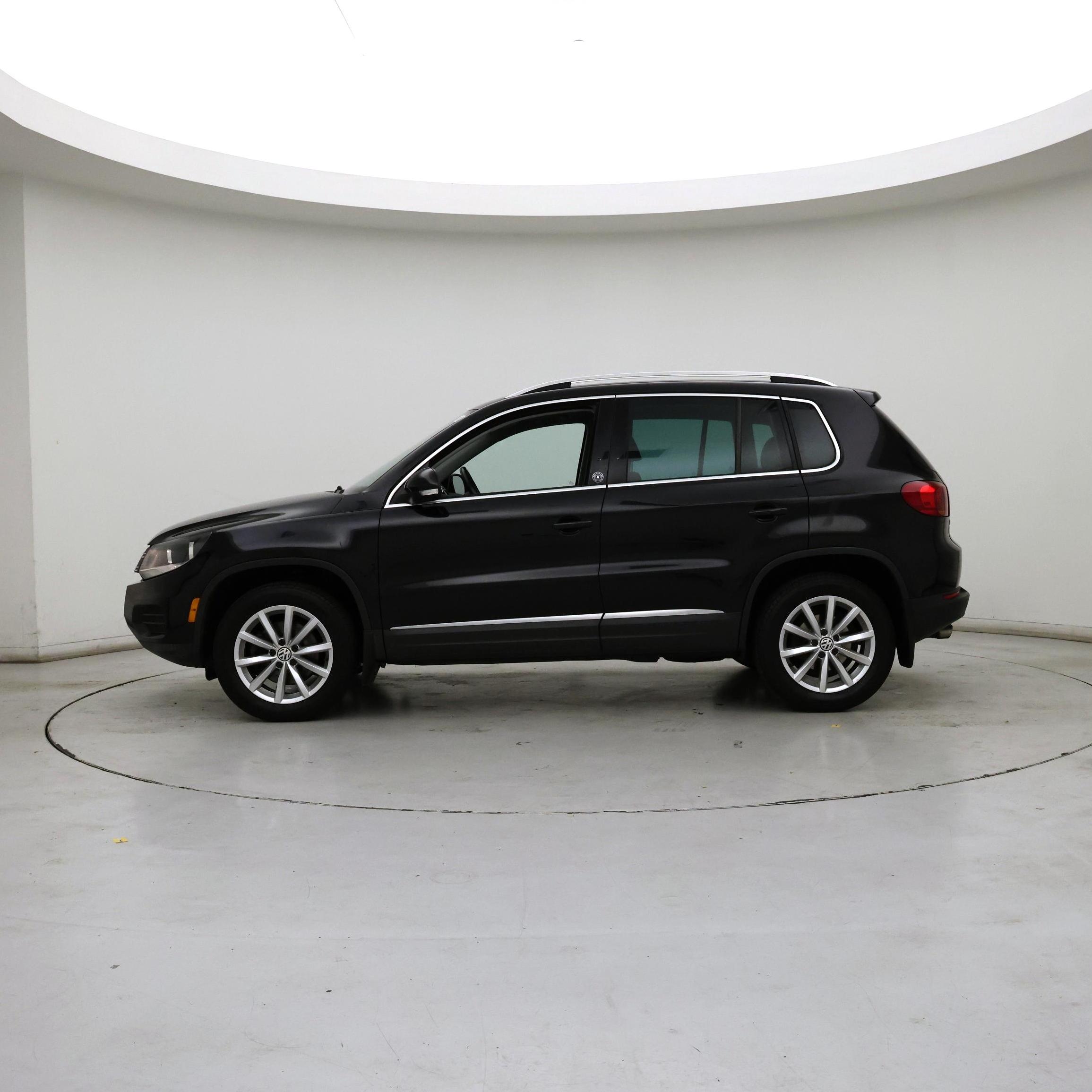 Thumbnail: 2017 Volkswagen Tiguan - 3