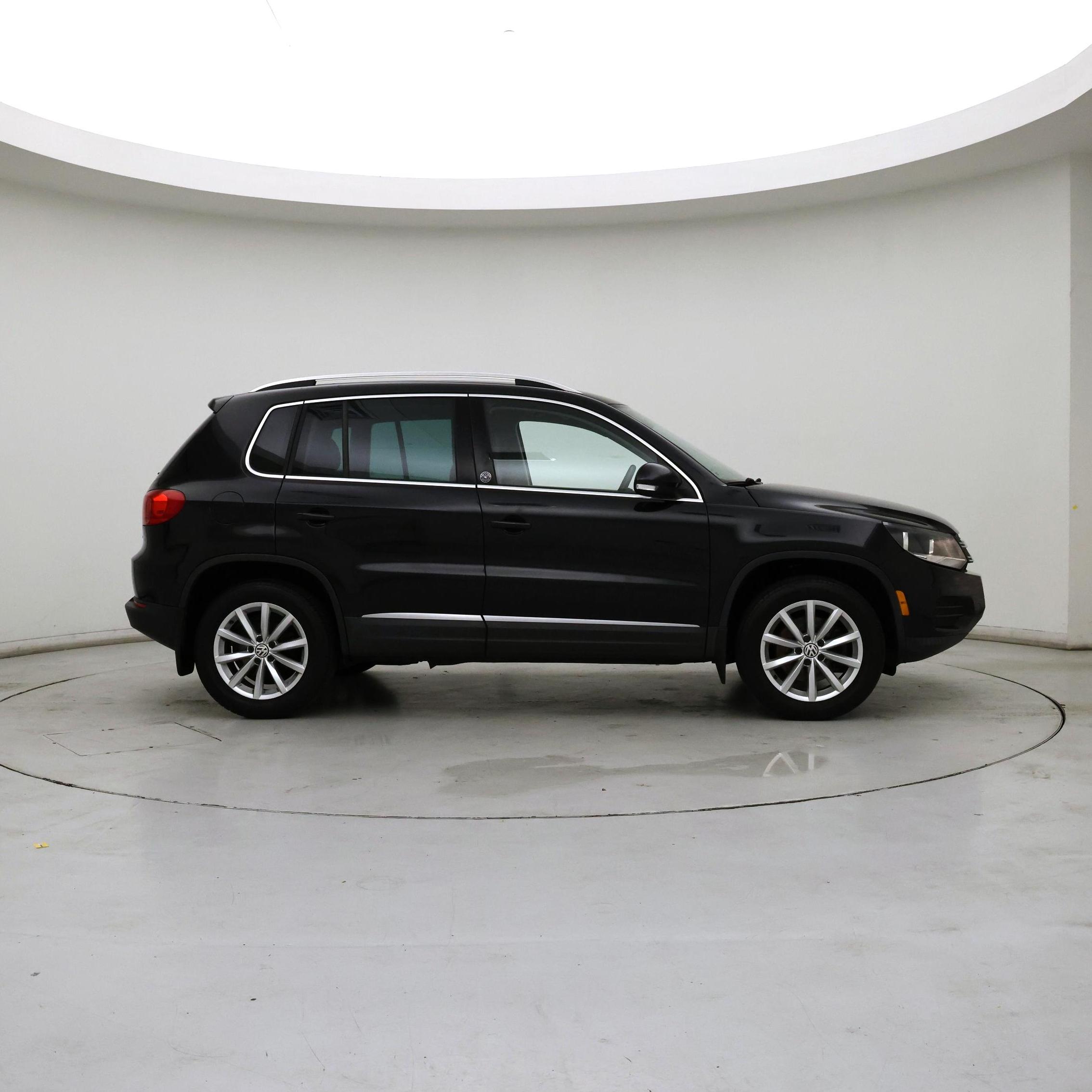 Thumbnail: 2017 Volkswagen Tiguan - 7