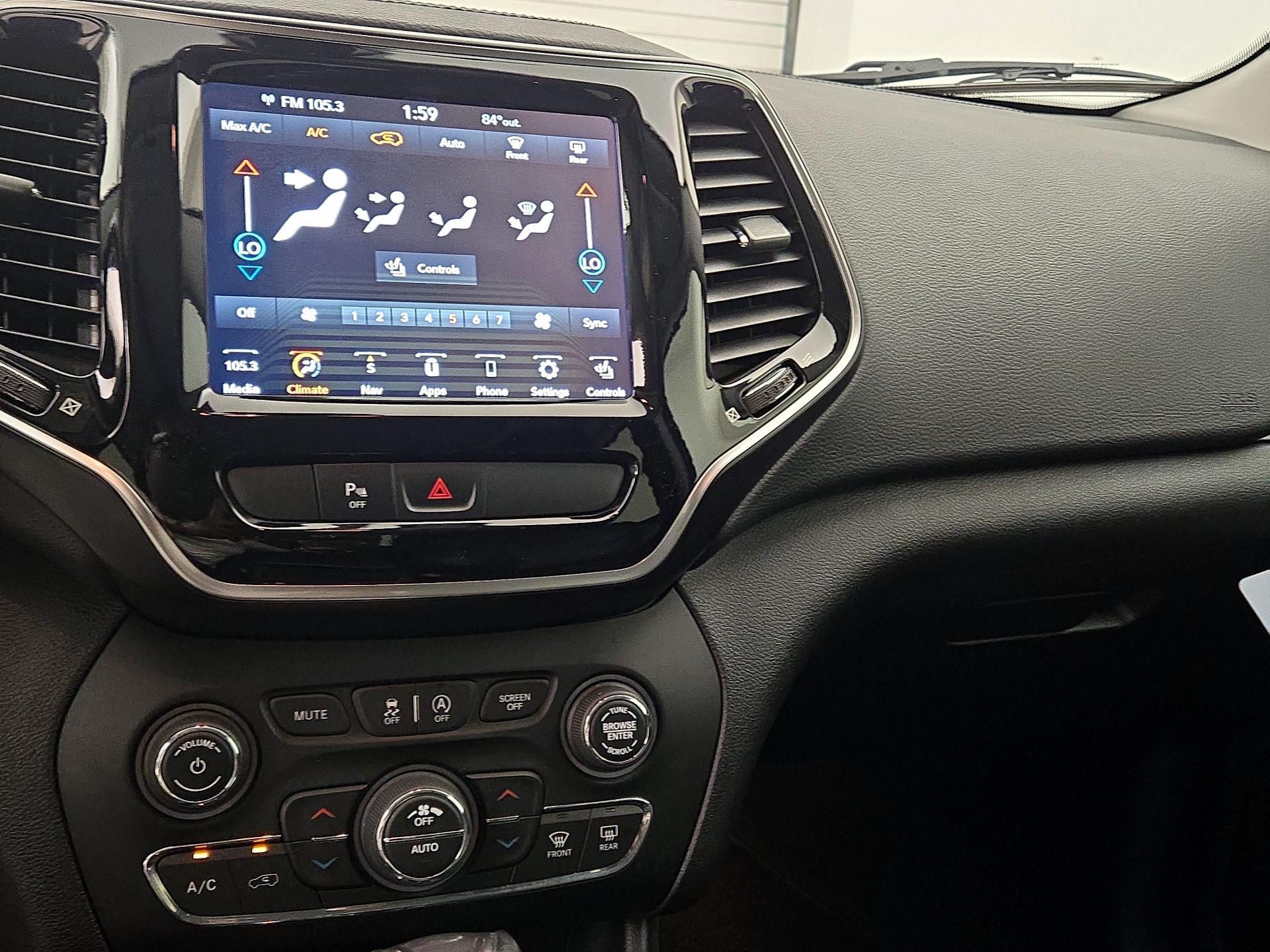 Thumbnail: 2020 Jeep Cherokee - 16