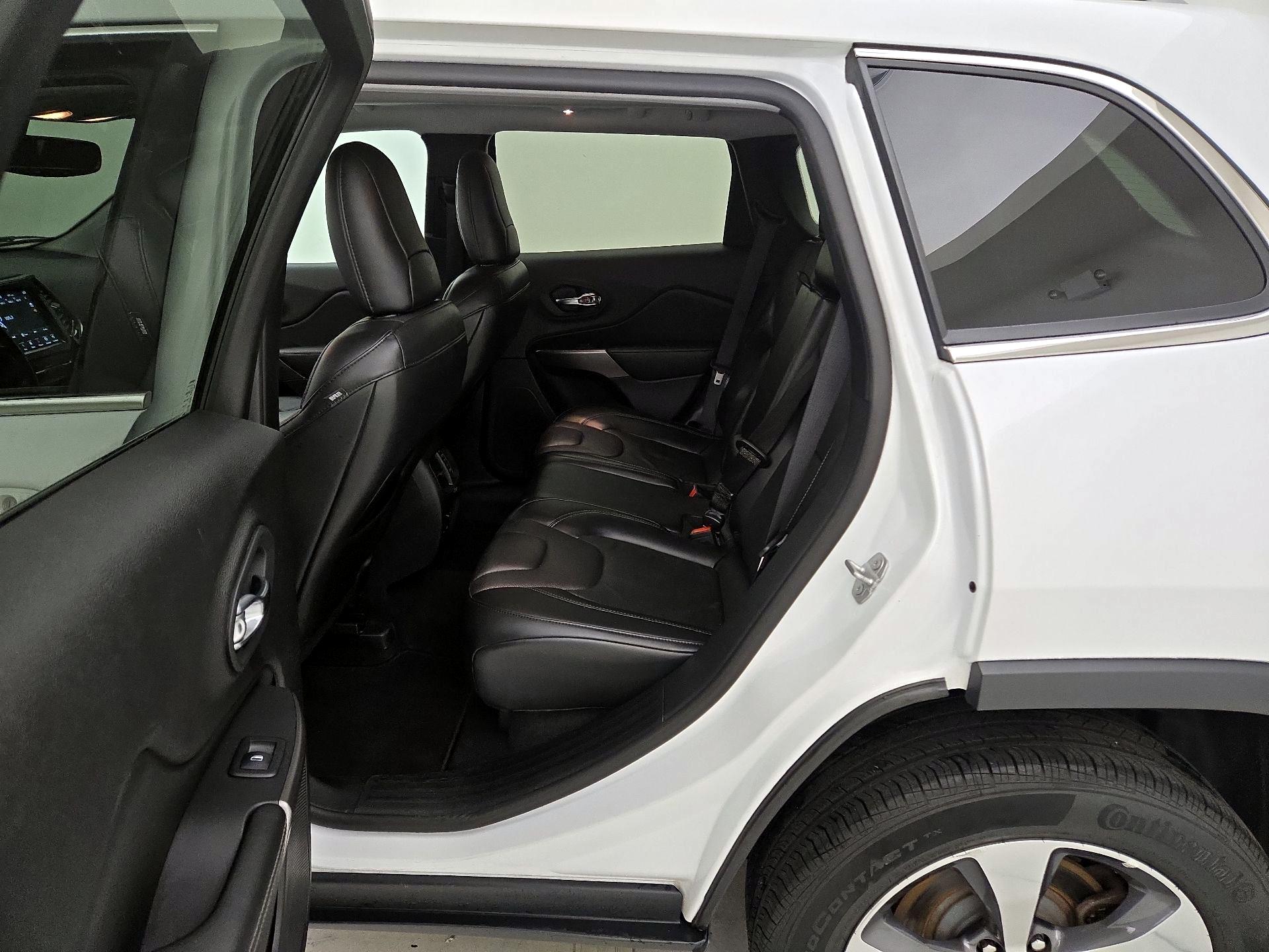 Thumbnail: 2020 Jeep Cherokee - 19