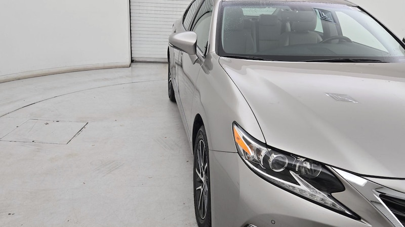2016 Lexus ES 350 Hero Image