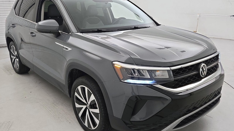2022 Volkswagen Taos SE Hero Image