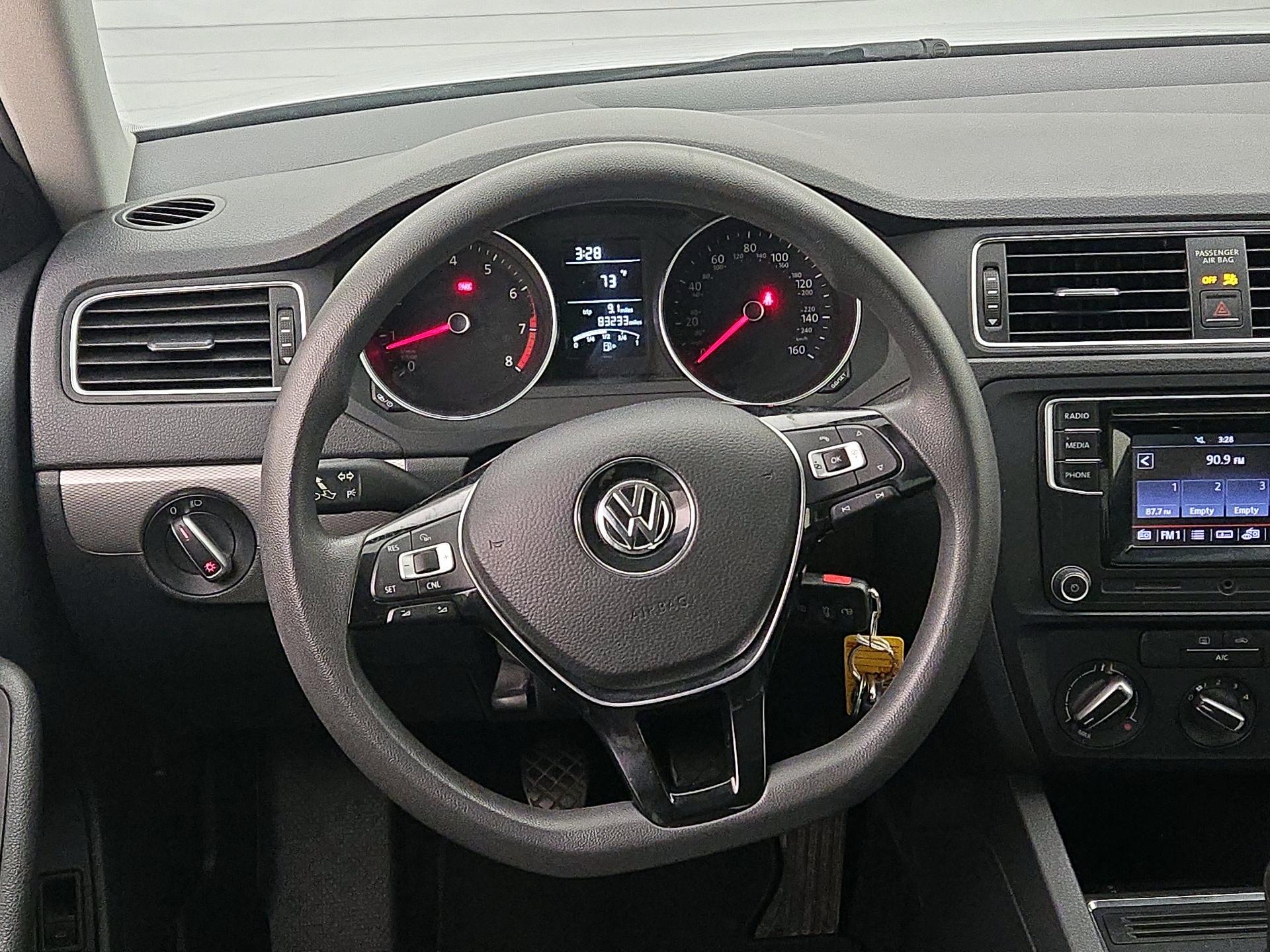 Thumbnail: 2017 Volkswagen Jetta - 10