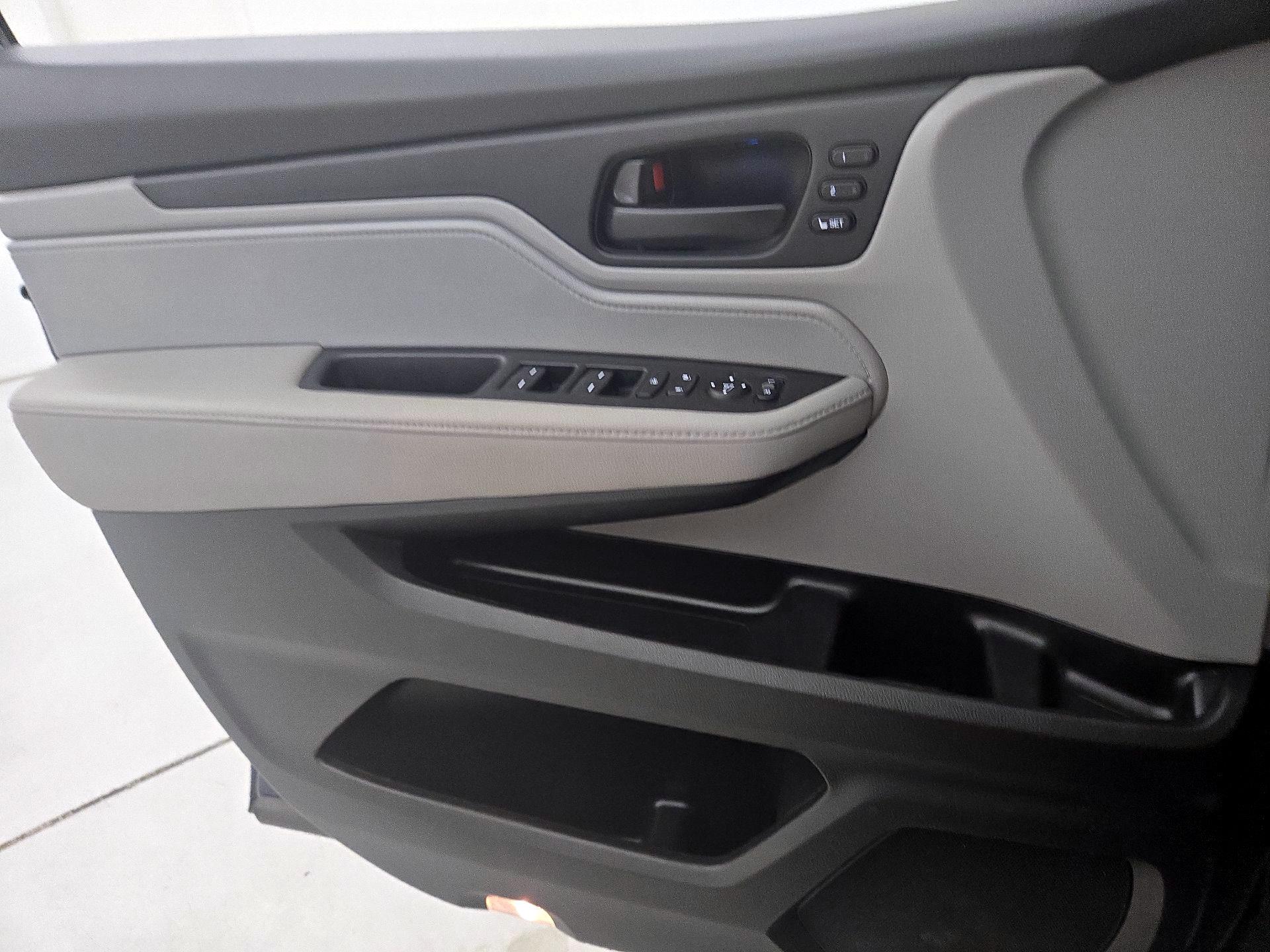 Thumbnail: 2022 Honda Odyssey - 12