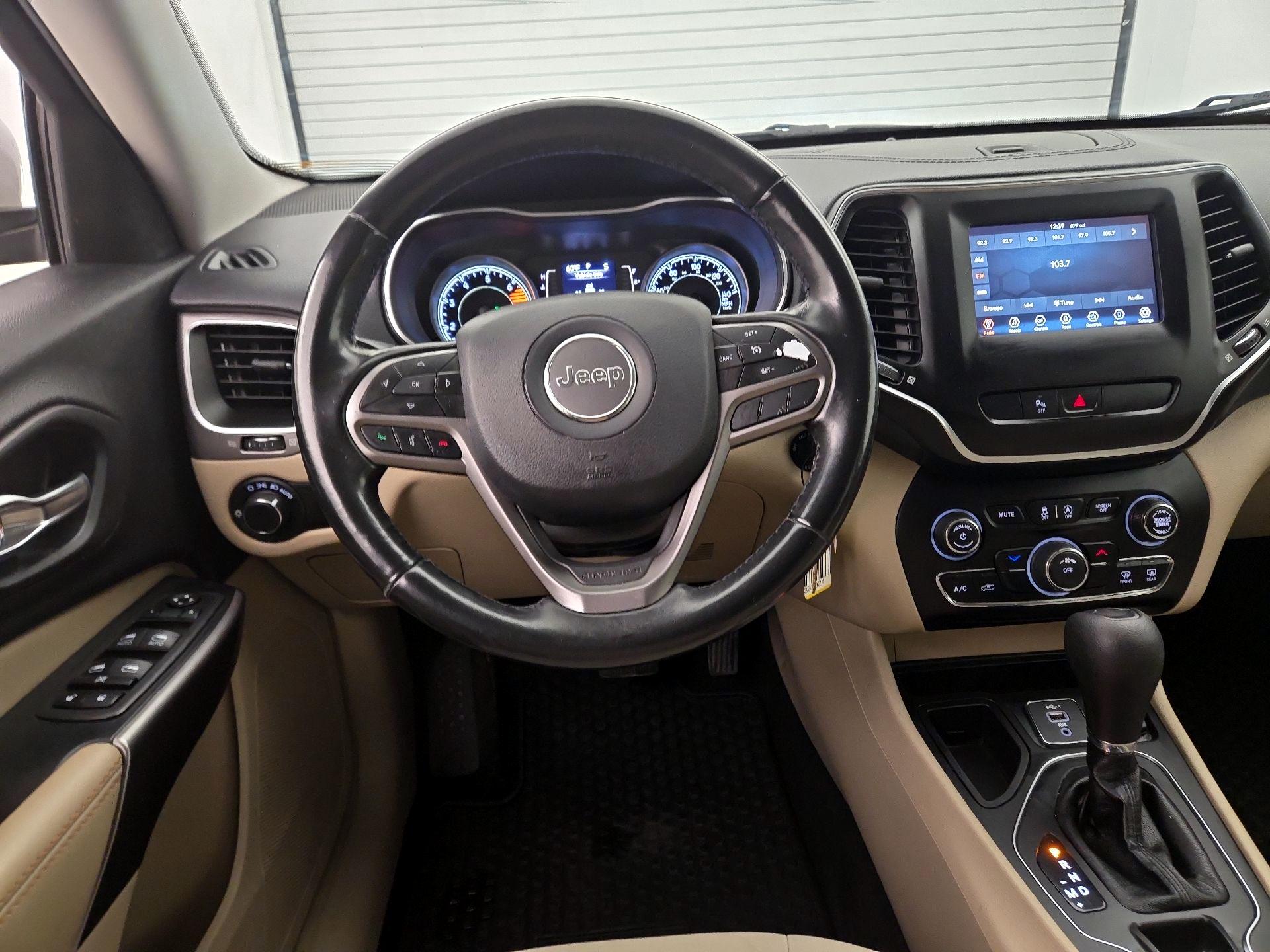 Thumbnail: 2020 Jeep Cherokee - 10