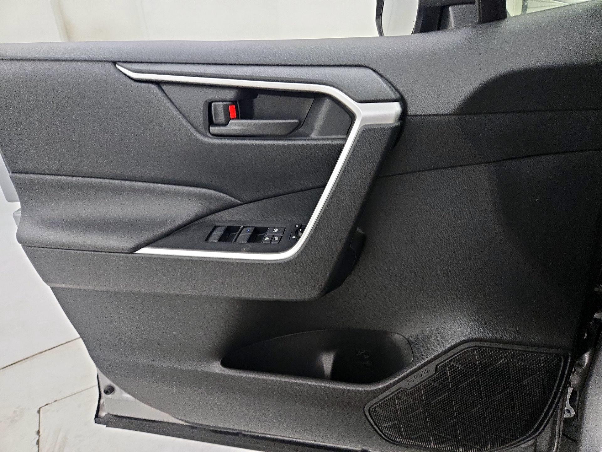 Thumbnail: 2020 Toyota RAV4 - 12