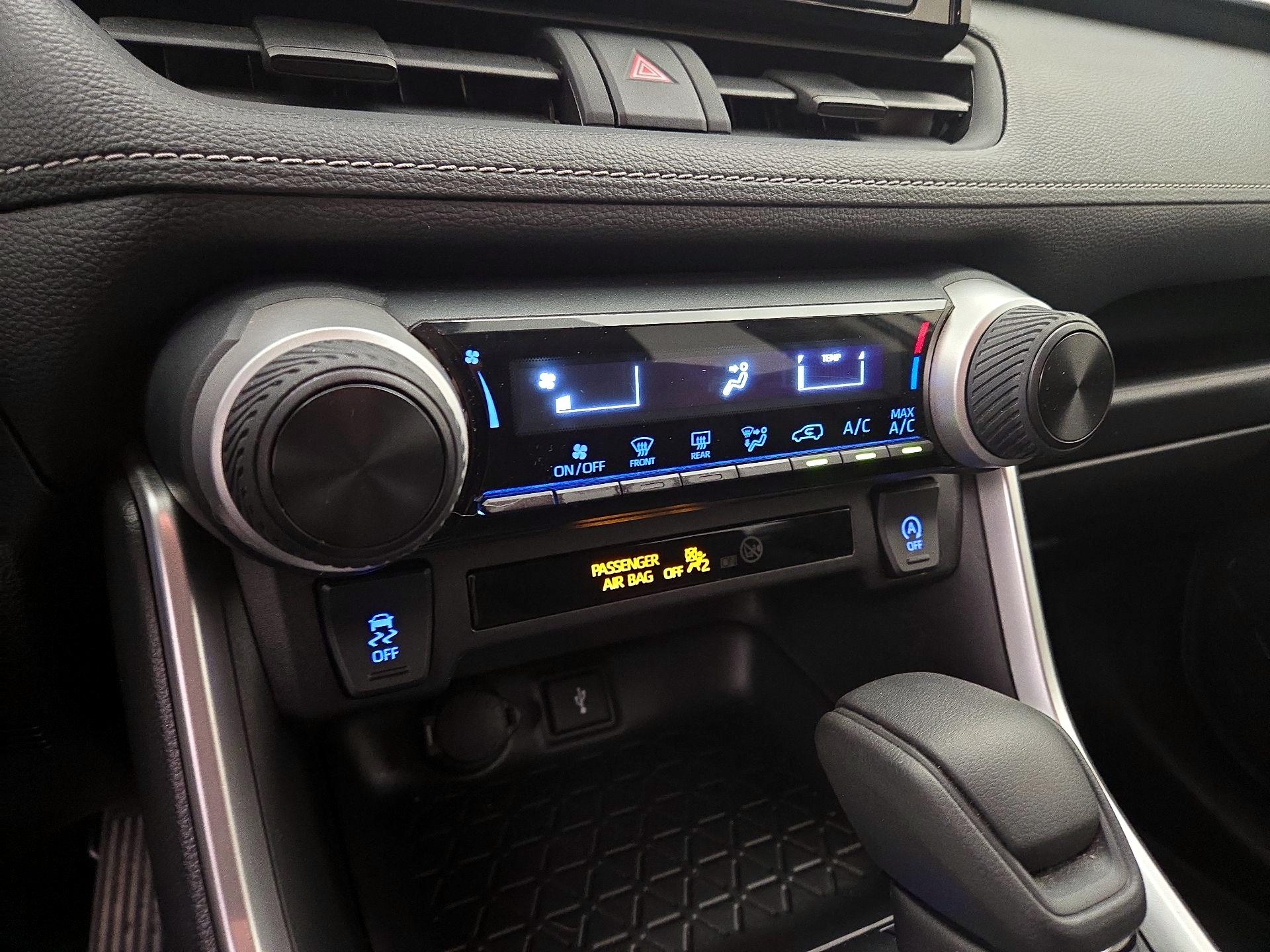 Thumbnail: 2020 Toyota RAV4 - 16