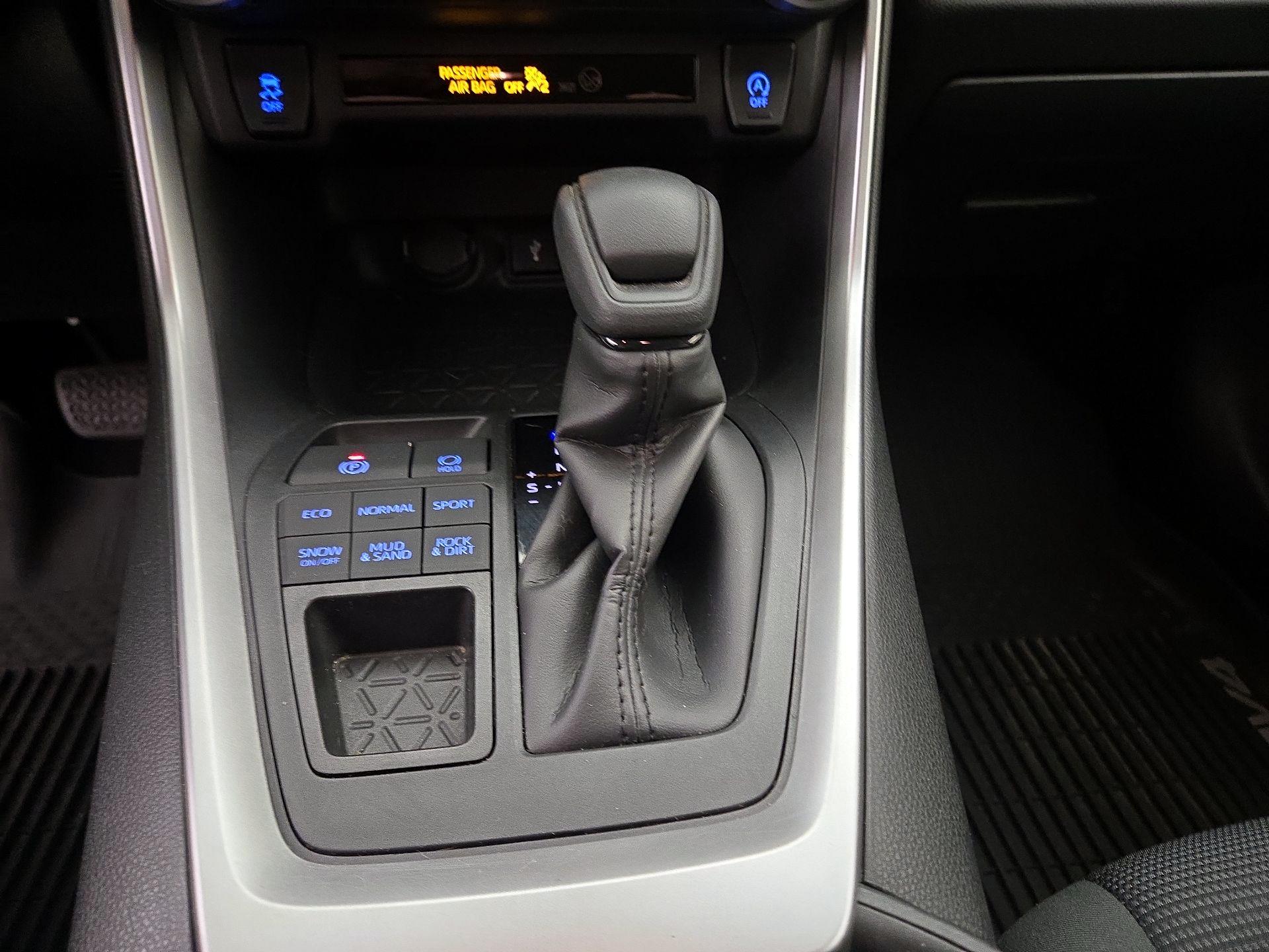 Thumbnail: 2020 Toyota RAV4 - 17