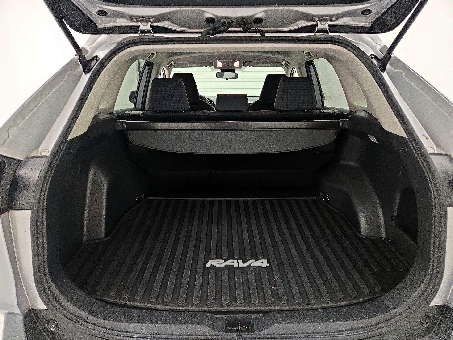 Thumbnail: 2020 Toyota RAV4 - 20