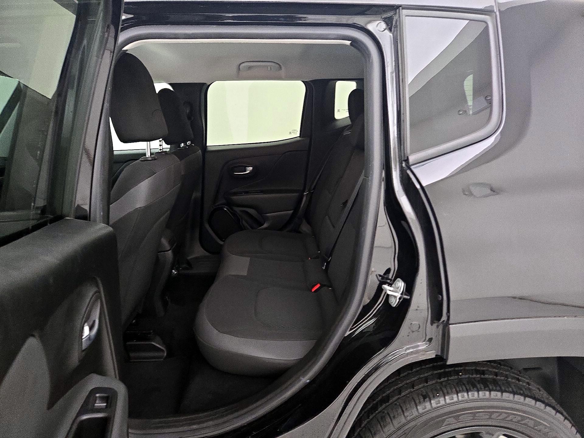 Thumbnail: 2018 Jeep Renegade - 17