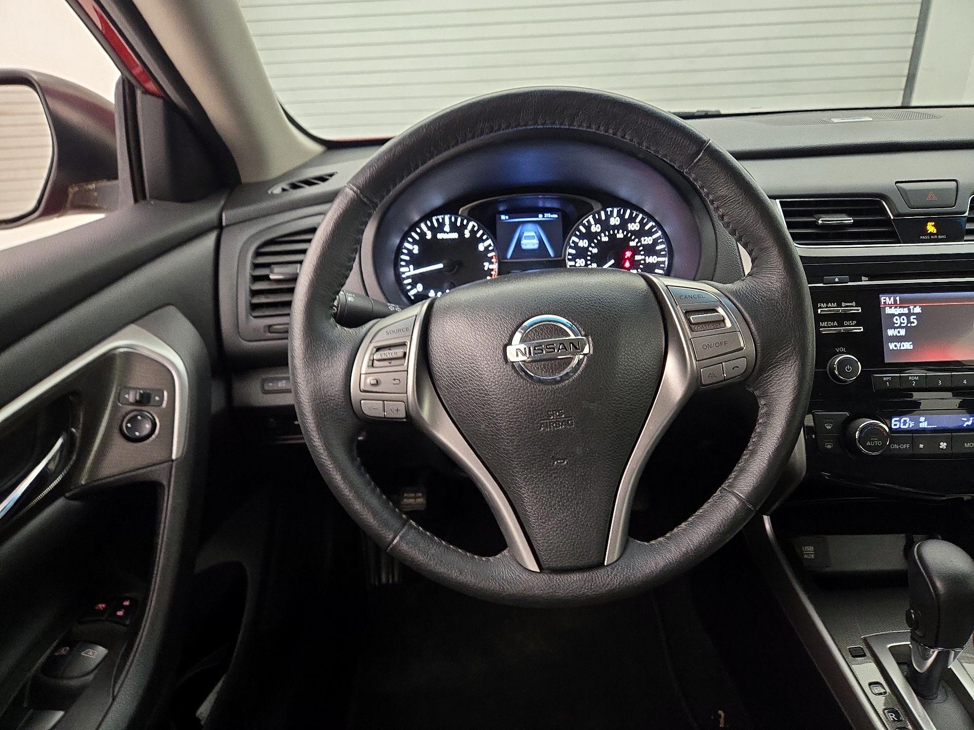 Thumbnail: 2015 Nissan Altima - 10